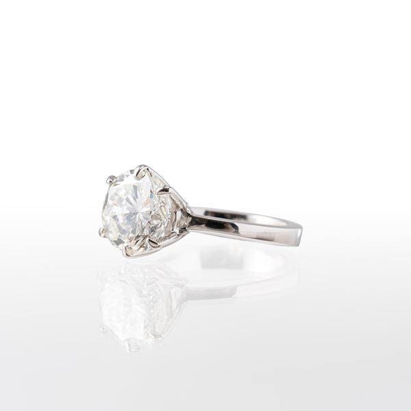 ANELLO IN ORO BIANCO CON DIAMANTE TAGLIO BRILLANTE
