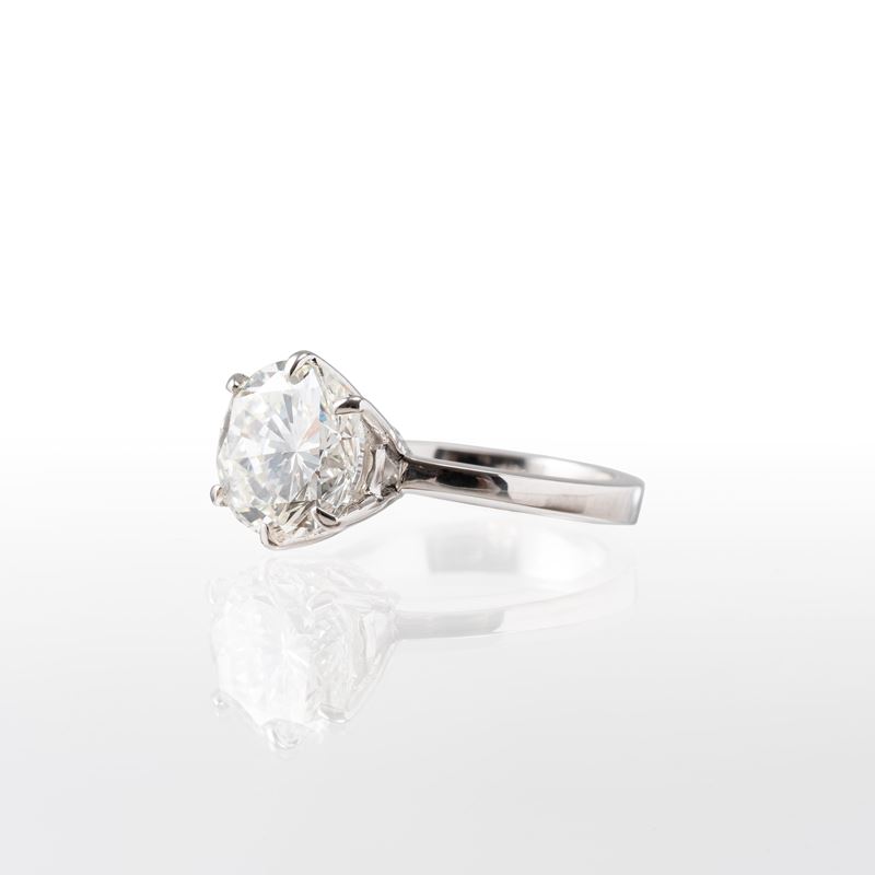 Diamante, taglio brillante, Ct 4,04—caratteristiche J-VS1