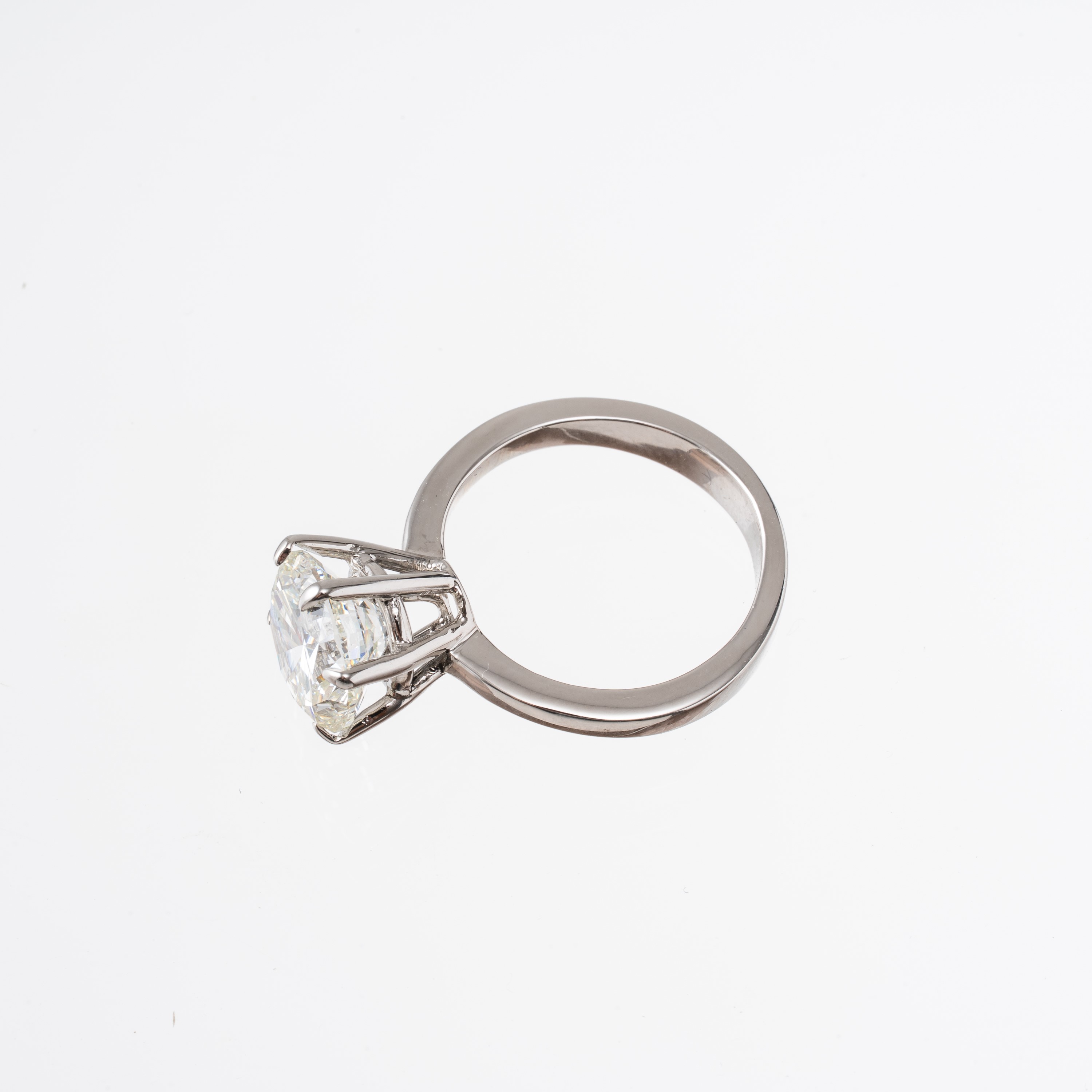 Diamante, taglio brillante, Ct 4,04—caratteristiche J-VS1