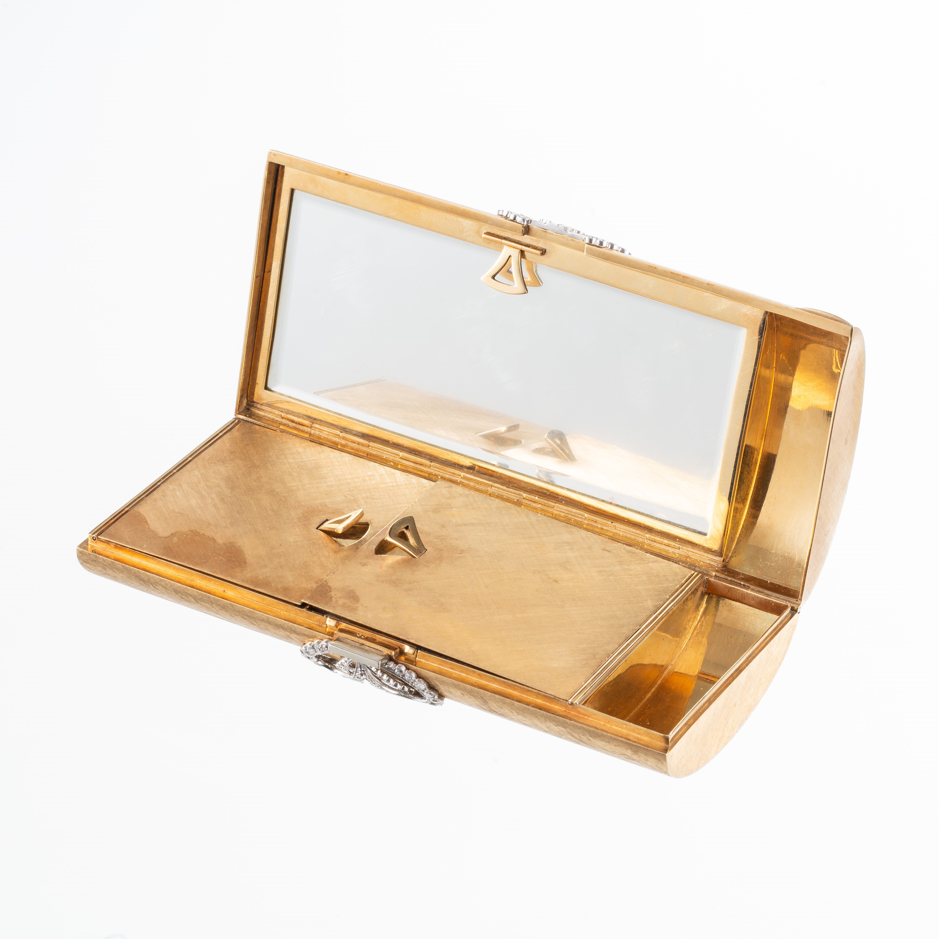 Pochette in oro 18 kt con diamanti, completa di pettine, specchio e comparto cipria