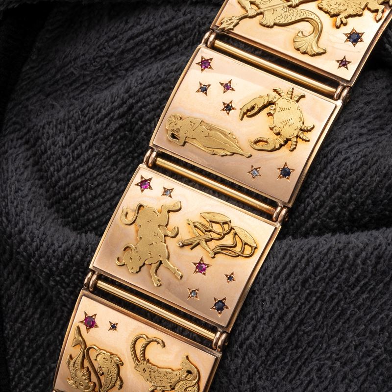 Leo Zoratti, Bracciale in oro 18 kt con segni zodiacali, zaffiri, rubini e diamanti (1936)