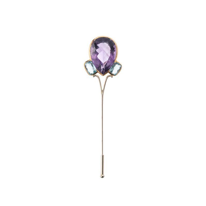 Spilla in oro giallo e oro bianco 18 kt con ametista a goccia e acquamarine