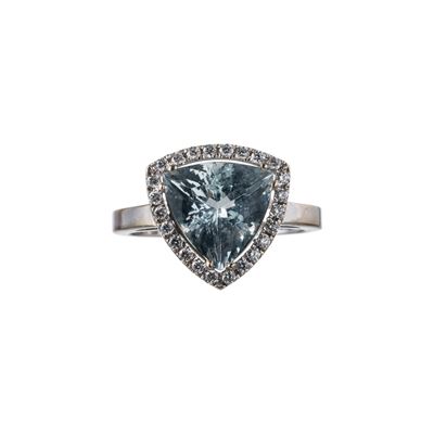Oro bianco 18 kt, Anello con acquamarina a taglio Tyllon e contorno di brillanti