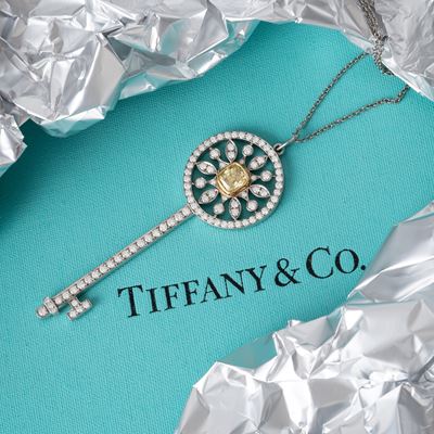 Collana con chiave in platino e diamanti Cushion