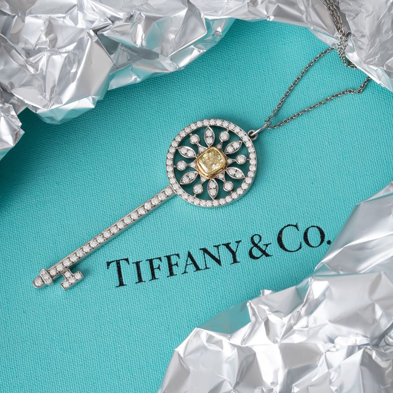 Tiffany & Co - Collana con chiave in platino e diamanti Cushion