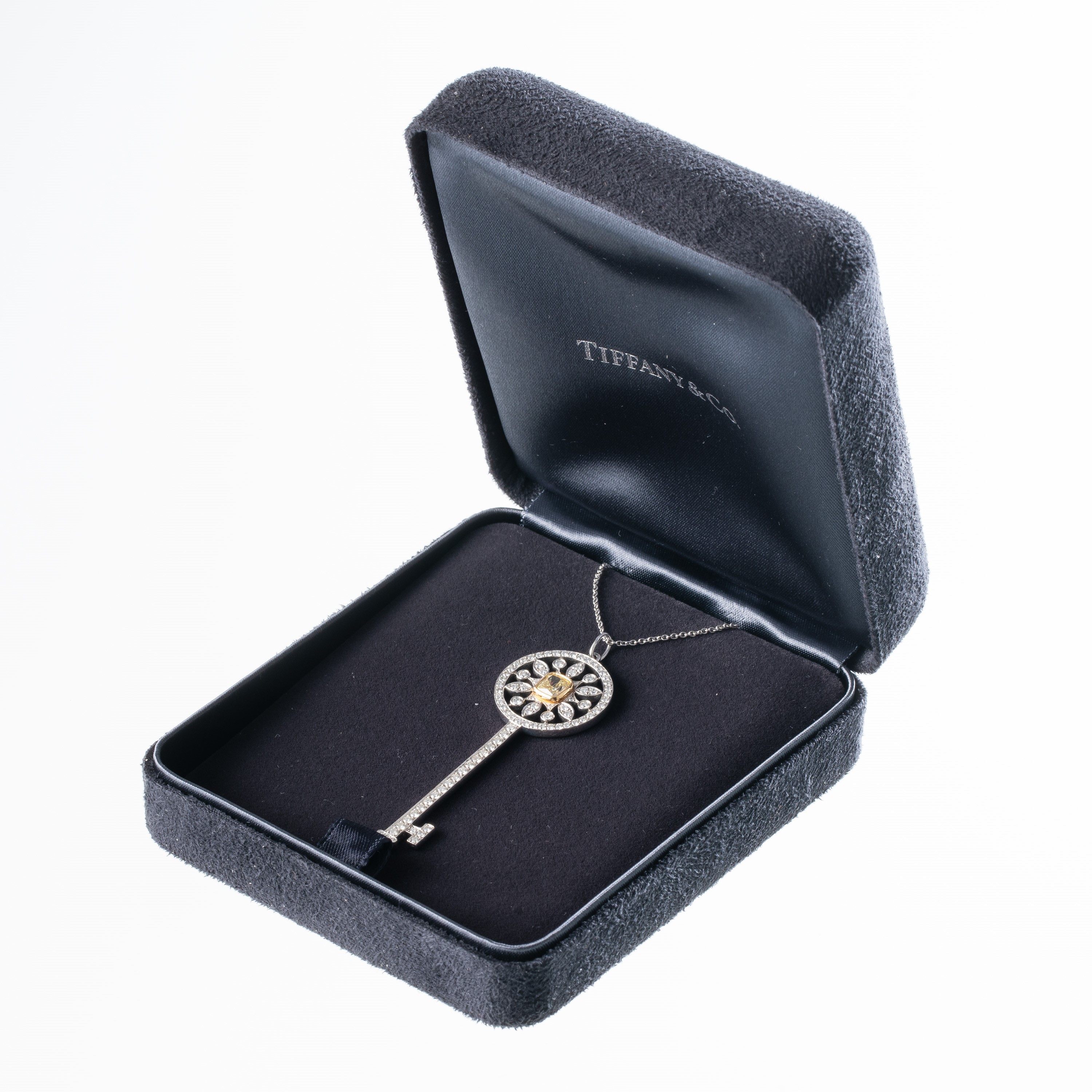 Tiffany & Co - Collana con chiave in platino e diamanti Cushion