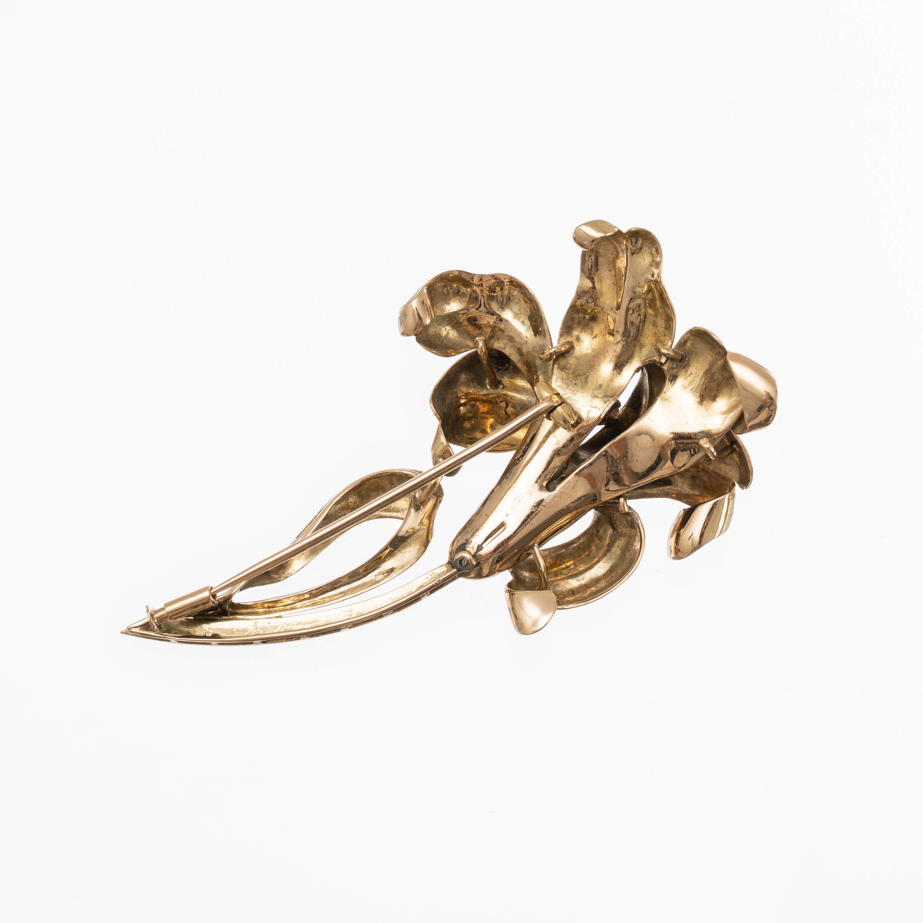 Spilla in oro giallo 18 kt a motivo floreale con diamanti