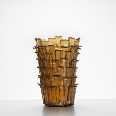 Vaso “Ritagli” in vetro ambra iridato (manifattura Venini), 2004
