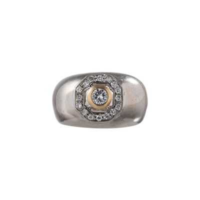 Anello in oro bianco 18 kt con pietra centrale e contorno di brillanti