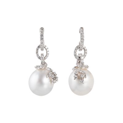 Orecchini in oro bianco 18 kt con perle barocche e brillanti, 1,52 ct