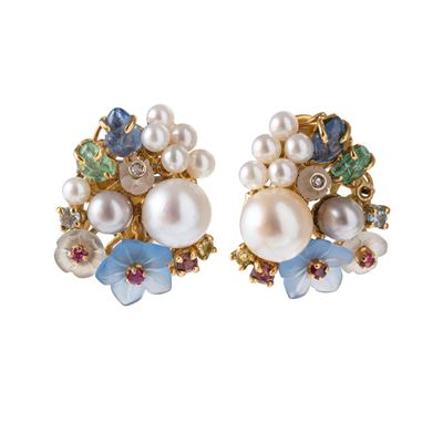 Orecchini, oro bianco 18 kt con perle, zaffiri e smeraldi