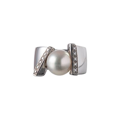 Anello in oro bianco 18 kt con perla coltivata e brillanti