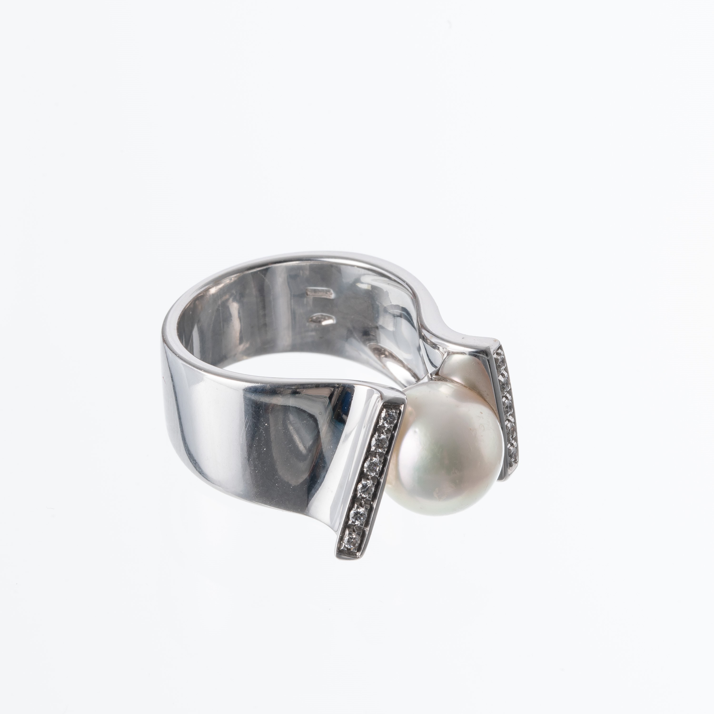 Salvini - Anello in oro bianco 18 kt con perla coltivata e brillanti