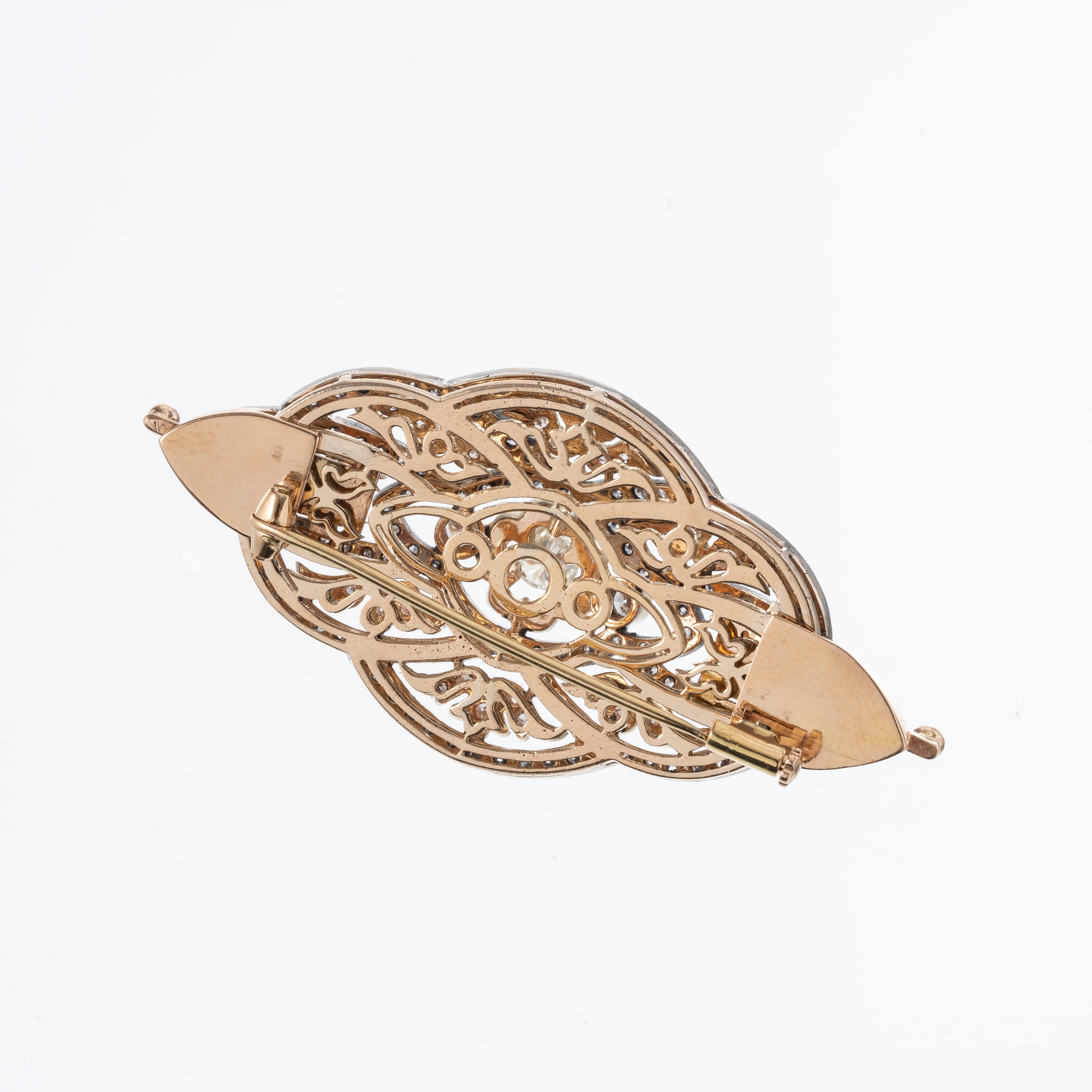 Spilla trasformabile in pendente, oro rosso 18 kt e argento brunito, diamante centrale e contorno...