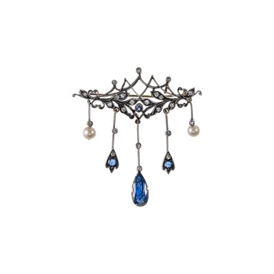 Spilla- Ciondolo in oro giallo 18 kt e argento, con zaffiri, perle e diamanti Huit-Huit (circa 19...