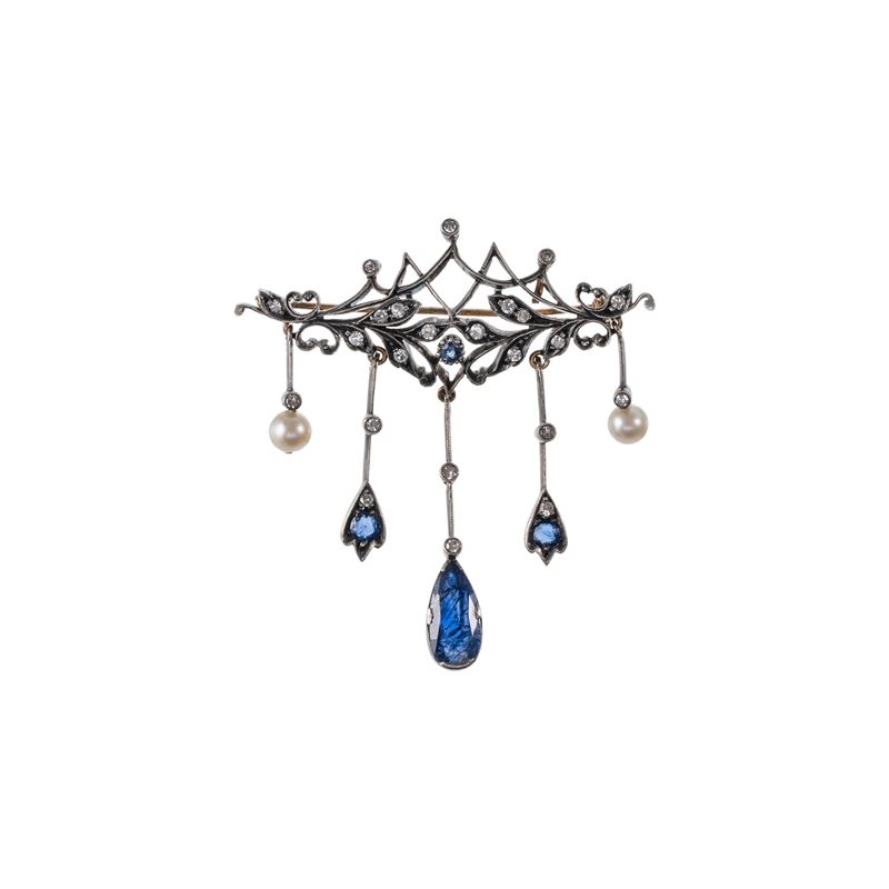 Spilla- Ciondolo in oro giallo 18 kt e argento, con zaffiri, perle e diamanti Huit-Huit (circa 19...