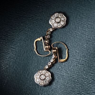 Orecchini in oro giallo 18kt con diamanti, 1,10 ct