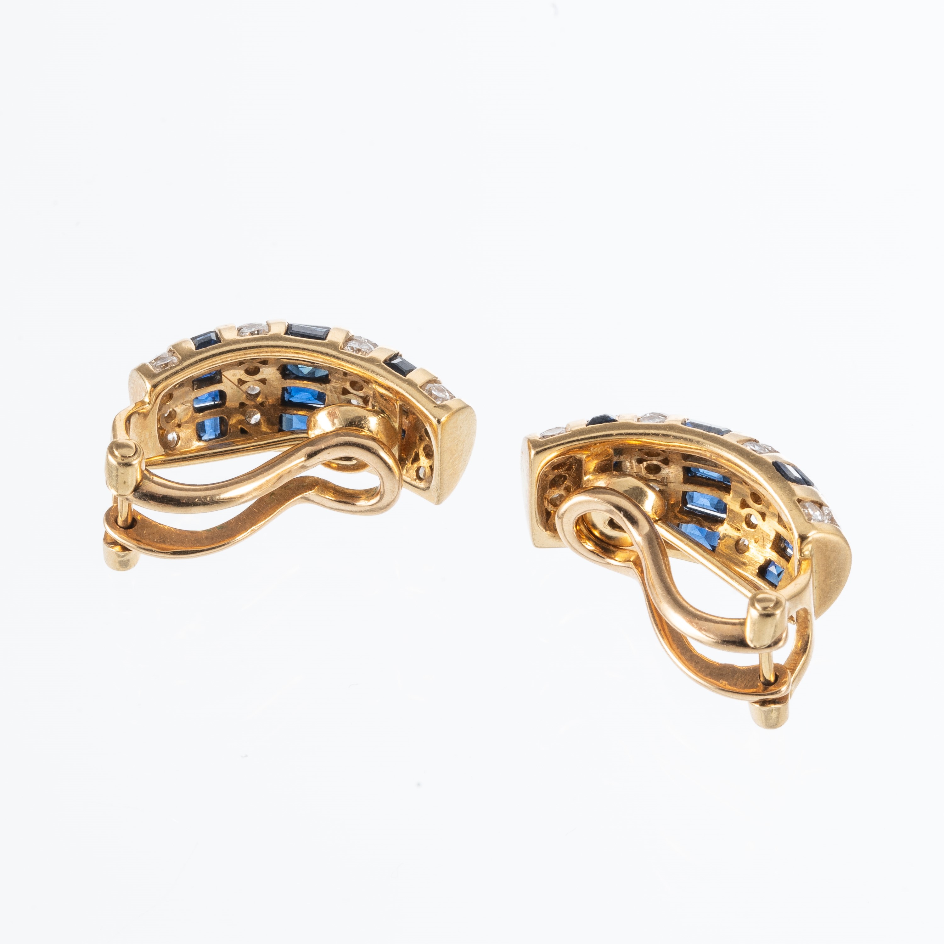 Orecchini in oro giallo 18 kt con zaffiri carré e diamanti