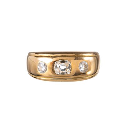 Anello a fascia in oro giallo 18 kt con tre diamanti