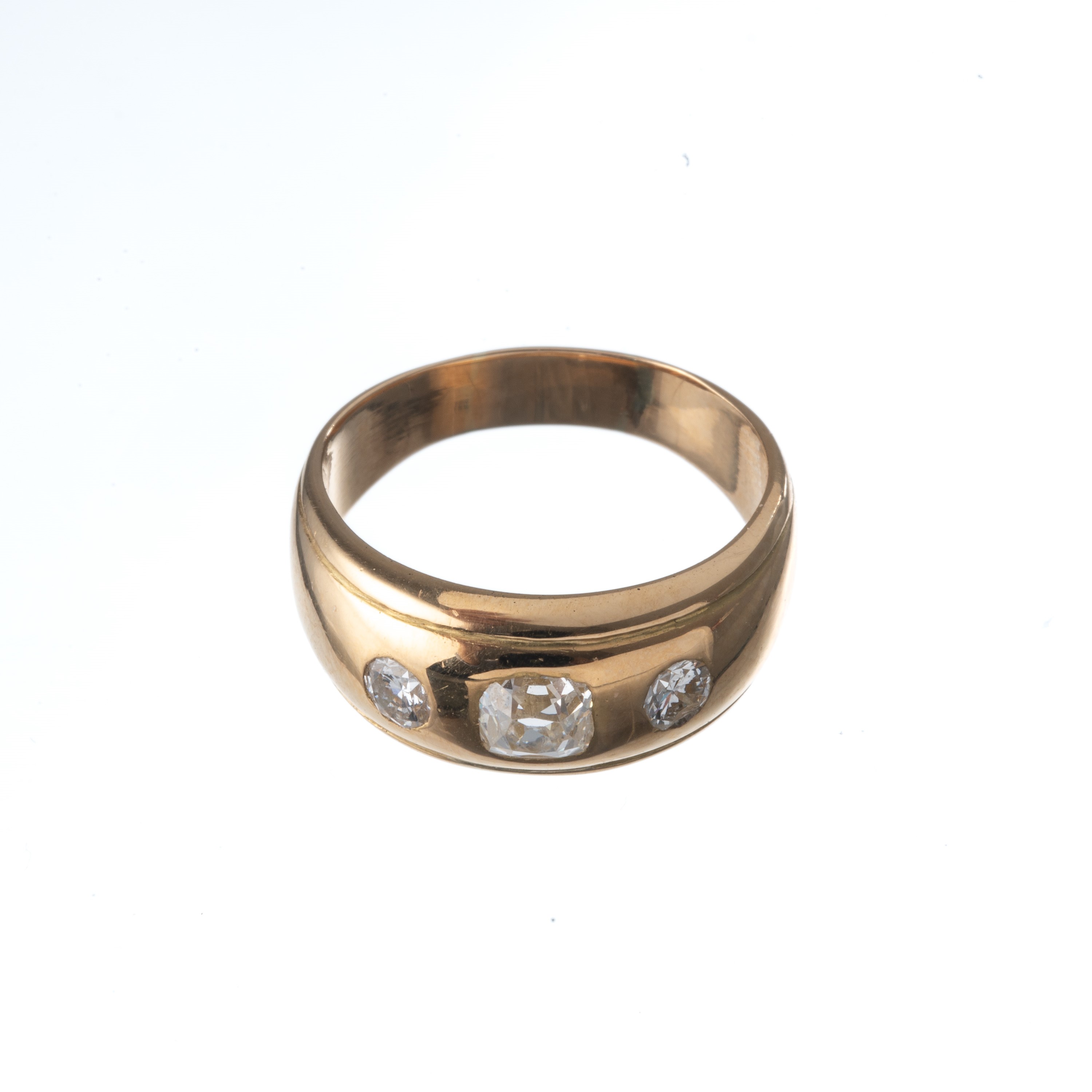 Anello a fascia in oro giallo 18 kt con tre diamanti
