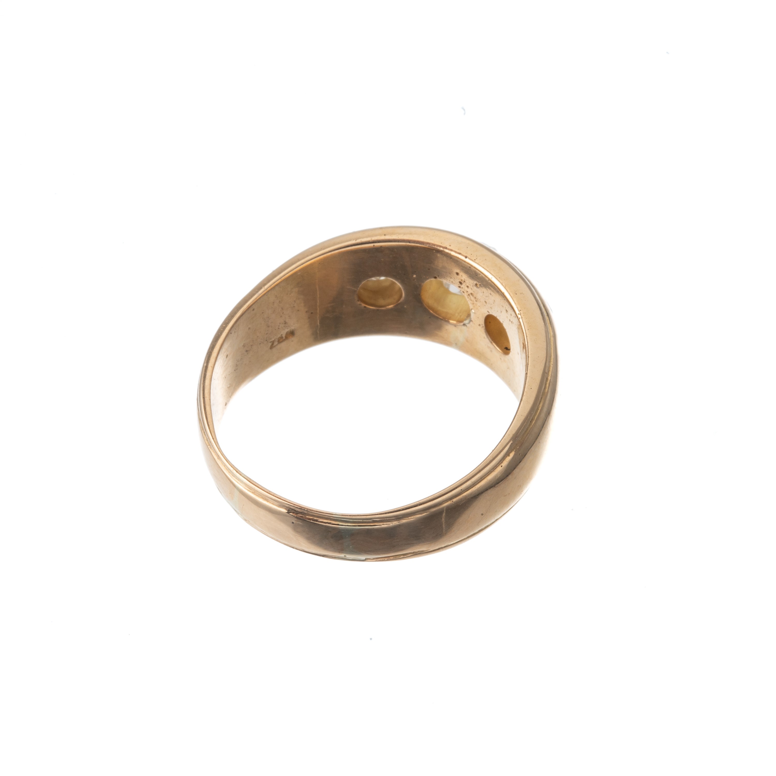 Anello a fascia in oro giallo 18 kt con tre diamanti