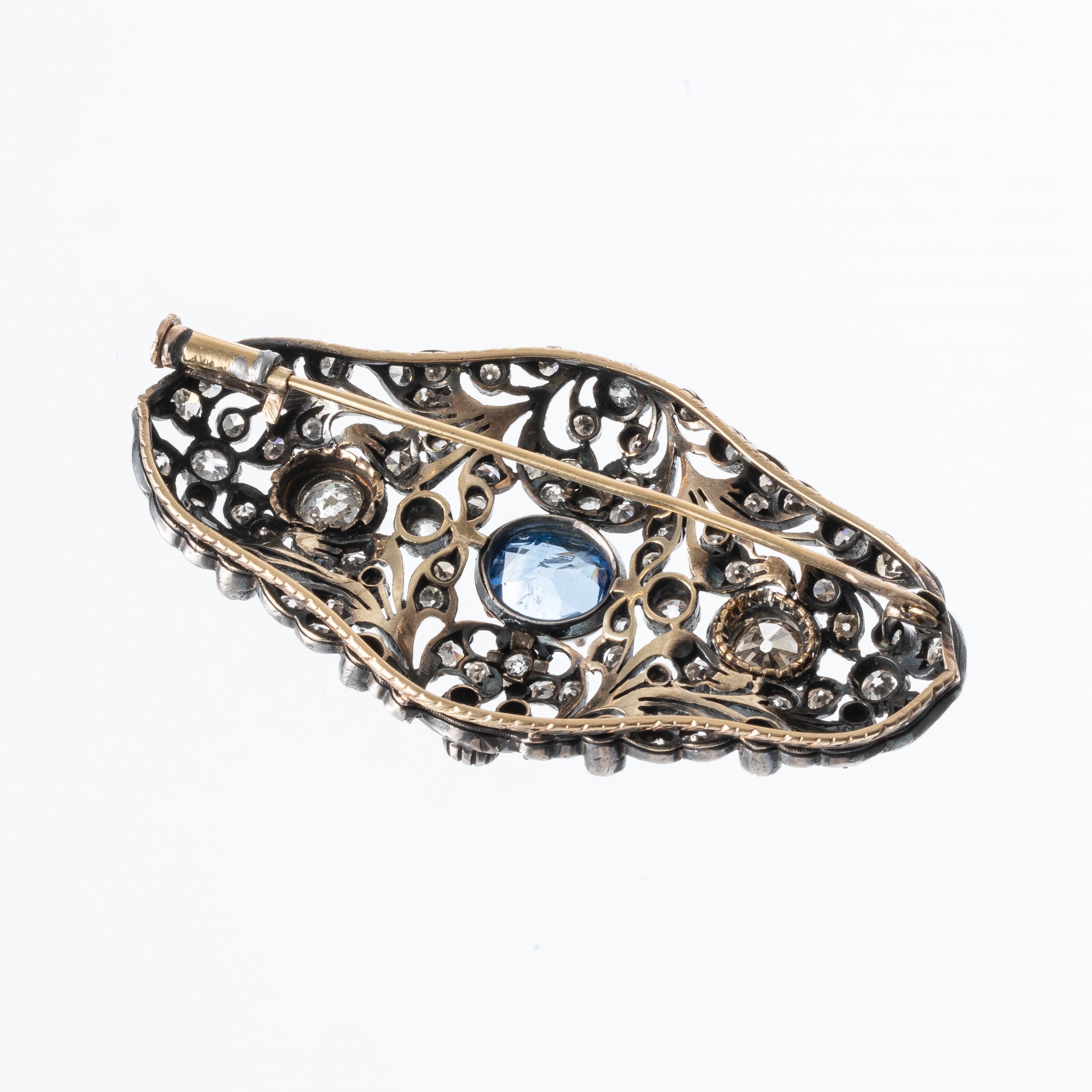 Spilla antica in oro giallo 18 kt e argento con zaffiro Ceylon e diamanti laterali