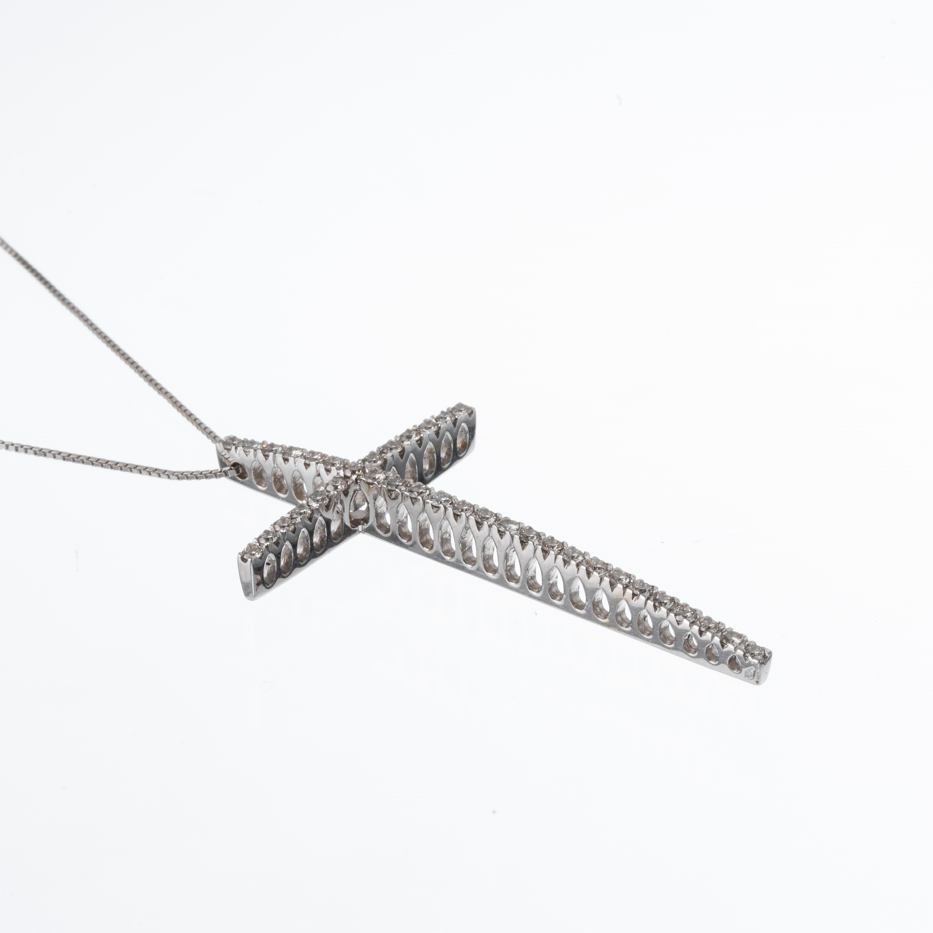 Catenina con croce, oro bianco 18 kt con diamanti incastonati (circa 0,35 ct)