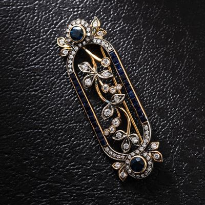 Spilla in oro giallo 18 kt con zaffiri e diamanti