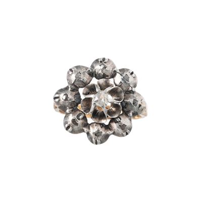 Anelli, coppia in oro giallo 18 kt e argento con rosette di diamante (inizio XX secolo)