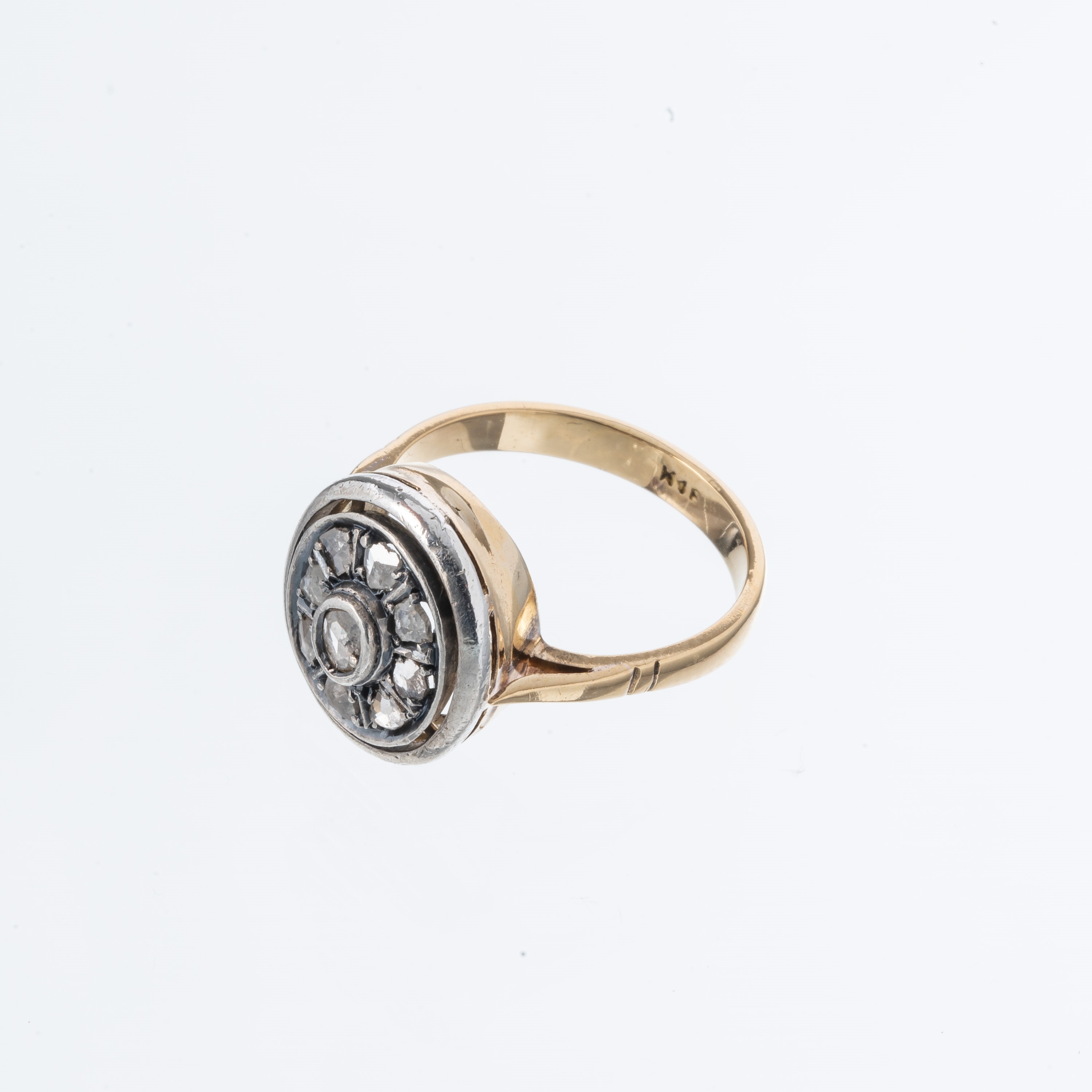 Anello in oro giallo 18 kt, argento e diamanti con rosette