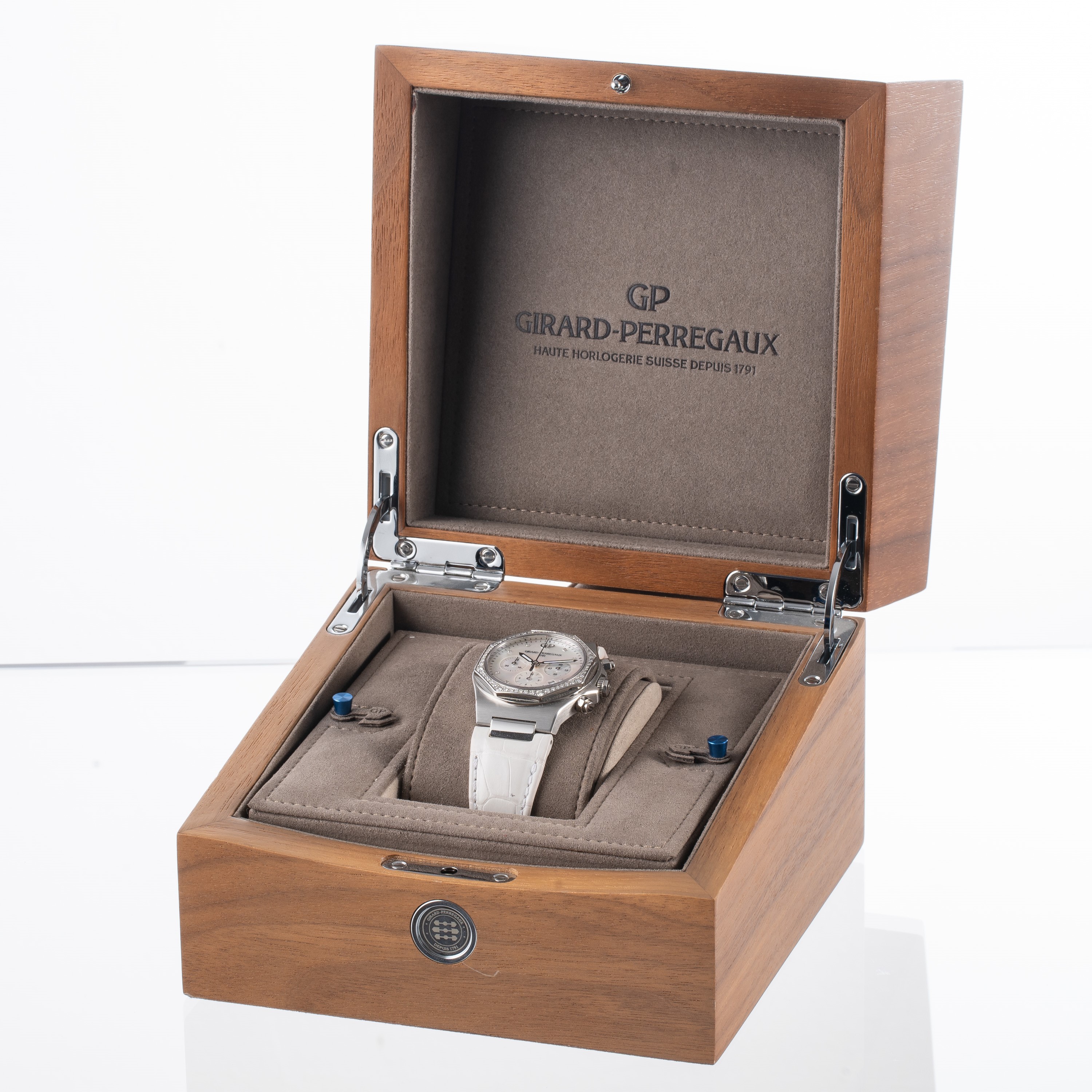Girard Perregaux - Laureato Chrono cronografo automatico con quadrante in madreperla e ghiera in ...