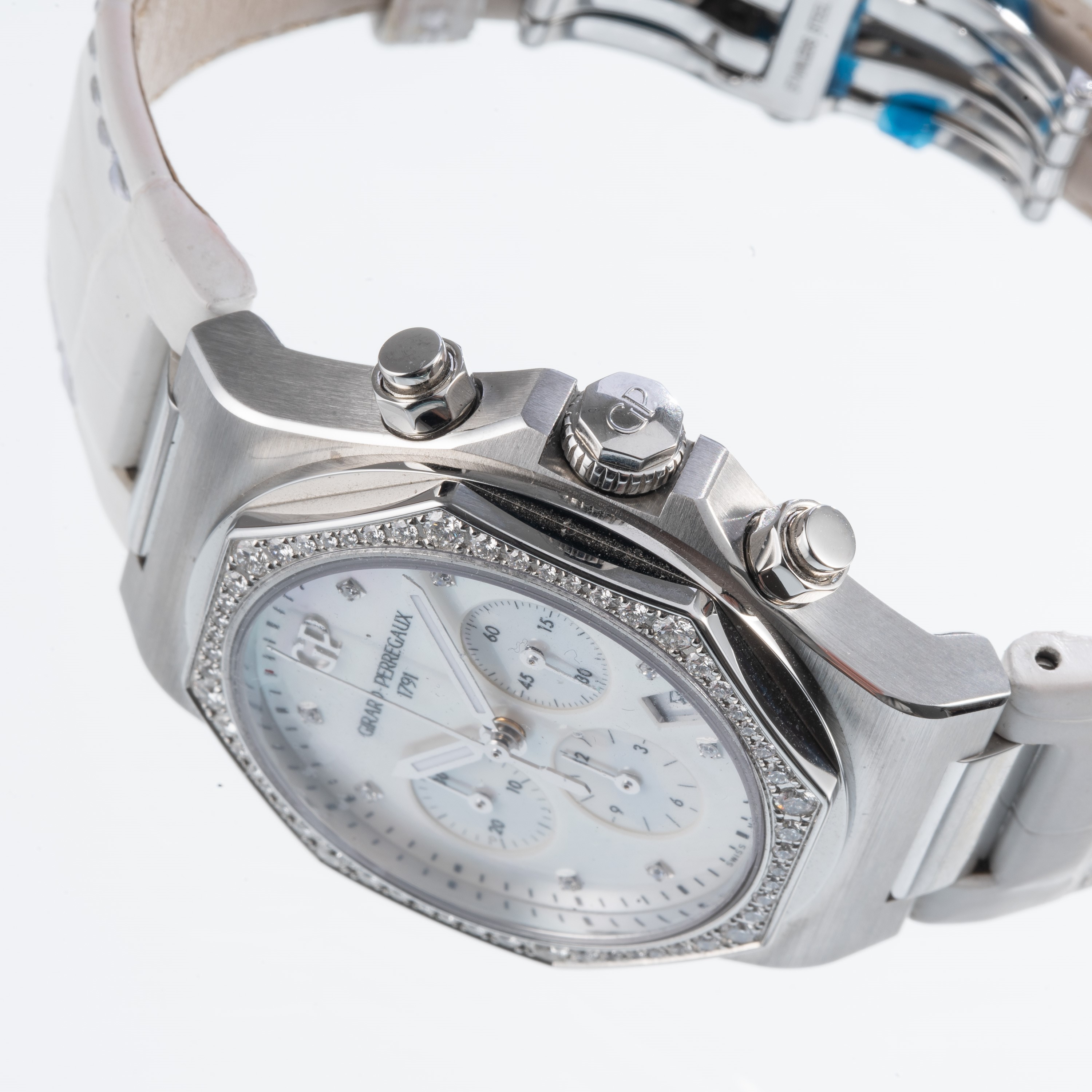 Girard Perregaux - Laureato Chrono cronografo automatico con quadrante in madreperla e ghiera in ...