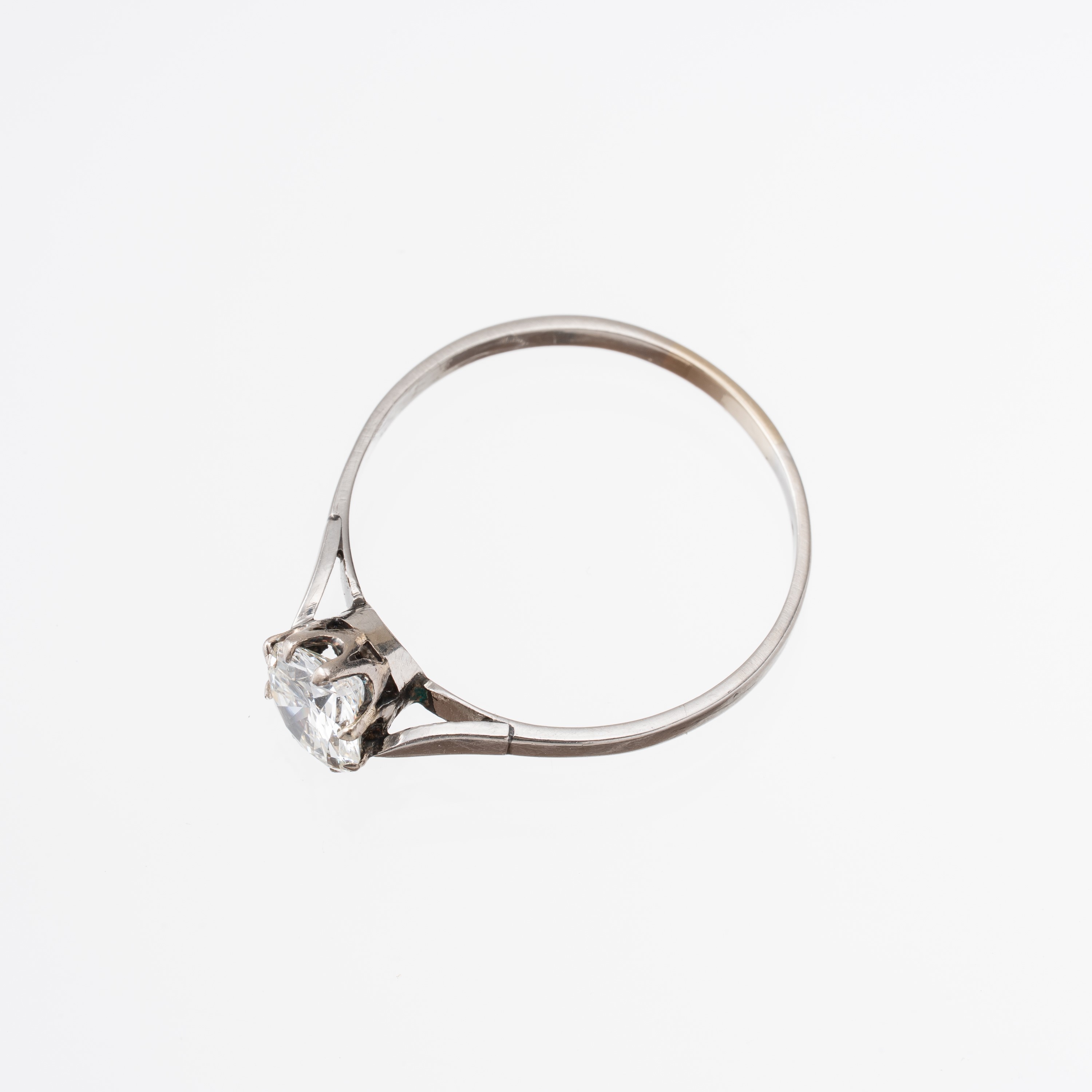 Anello in oro bianco 18 kt con diamanti, moderno