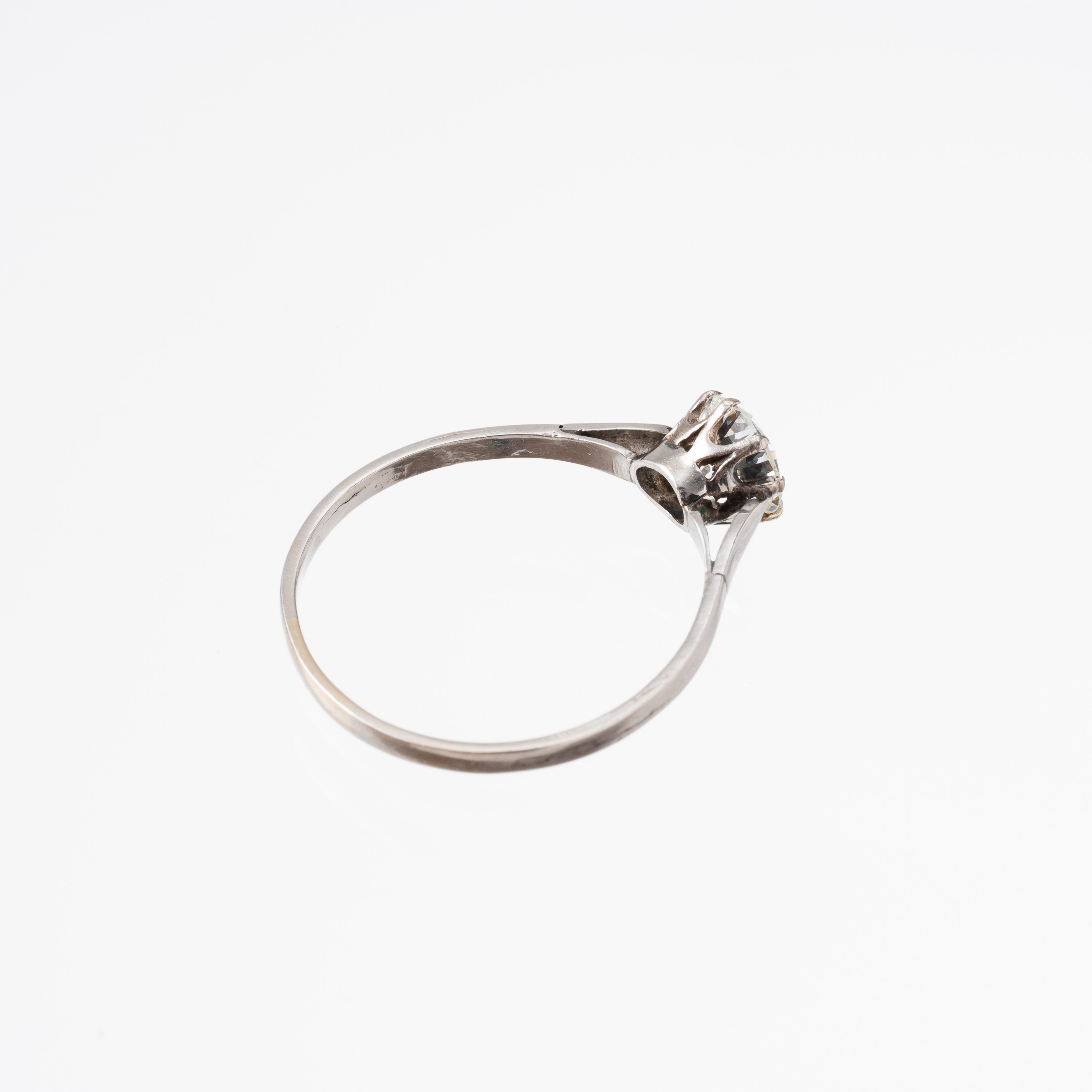 Anello in oro bianco 18 kt con diamanti, moderno