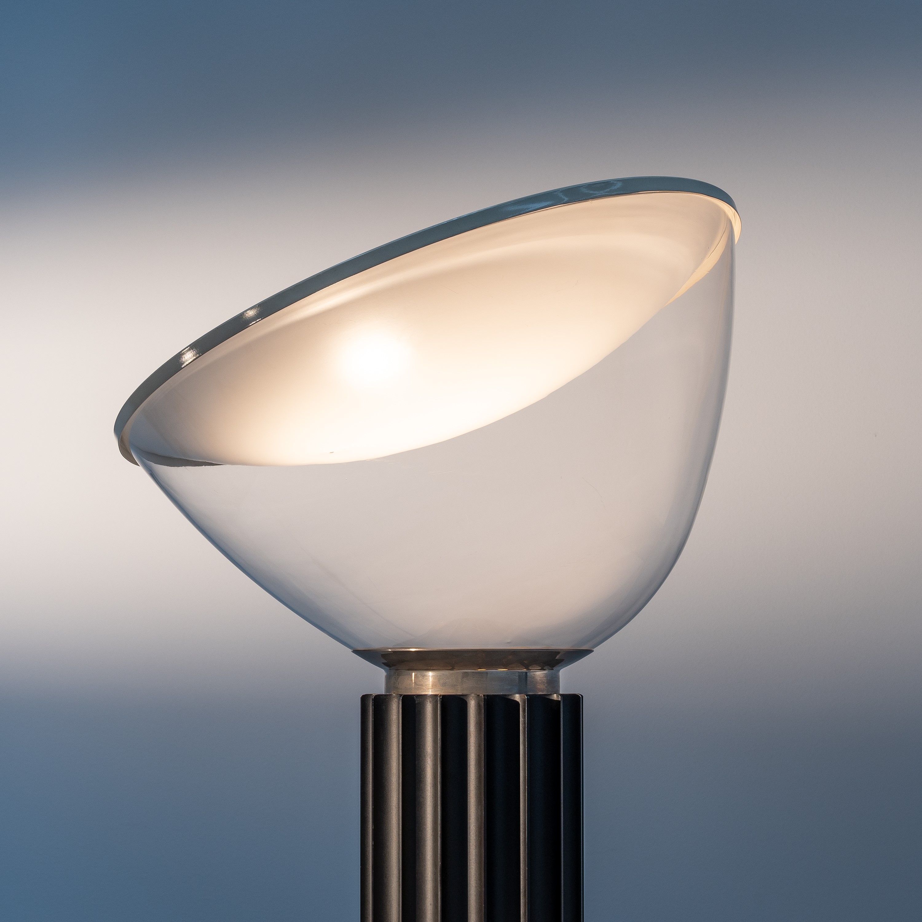 Achille e Pier Giacomo Castiglioni - Lampada da tavolo “Taccia”
