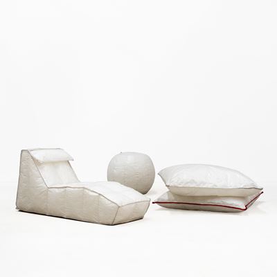 Chaise longue con due cuscini e lampada “Via Lattea”, polipropilene e illuminazione a LED (Merita...