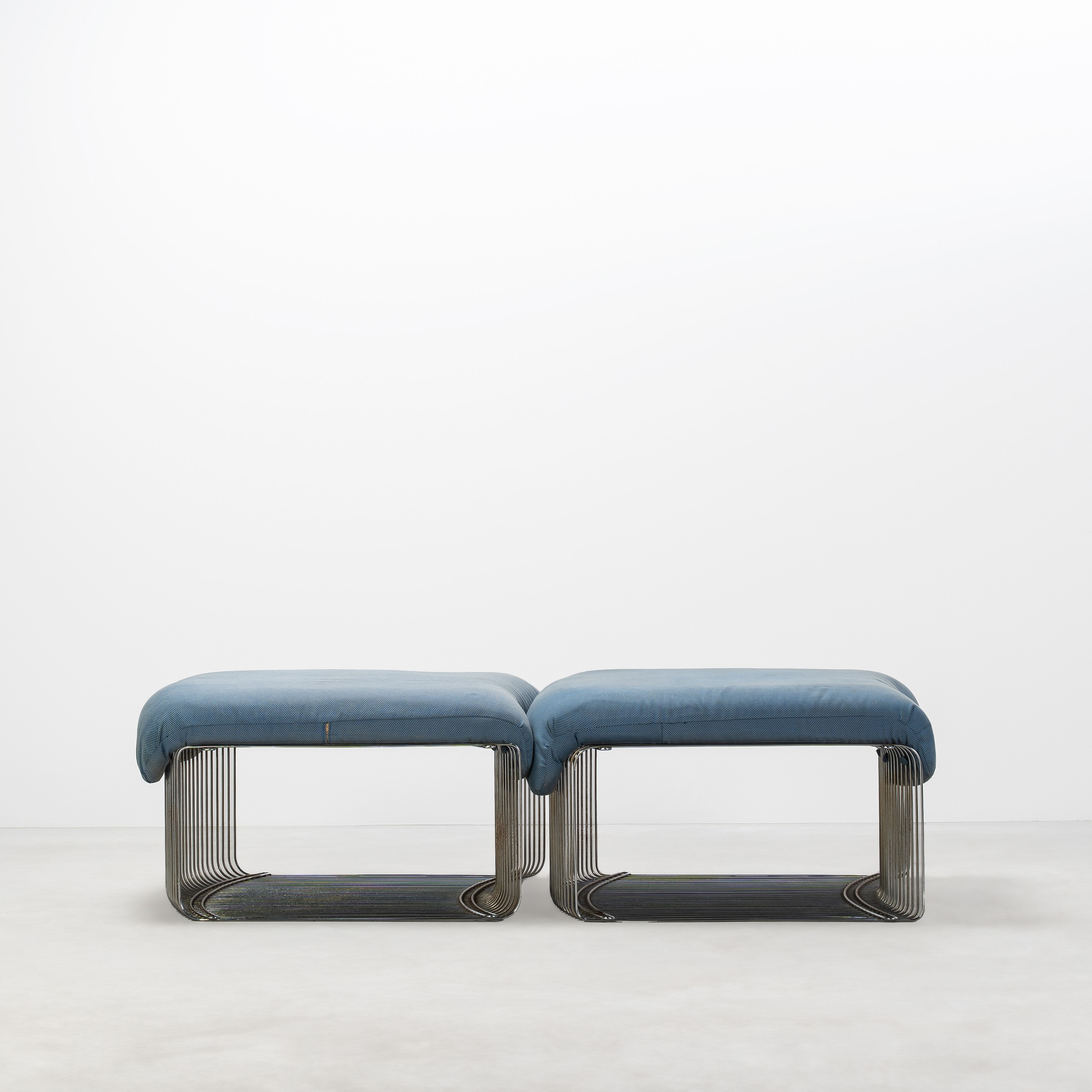 Verner Panton - Coppia di sgabelli “Pantonova” 125 T
