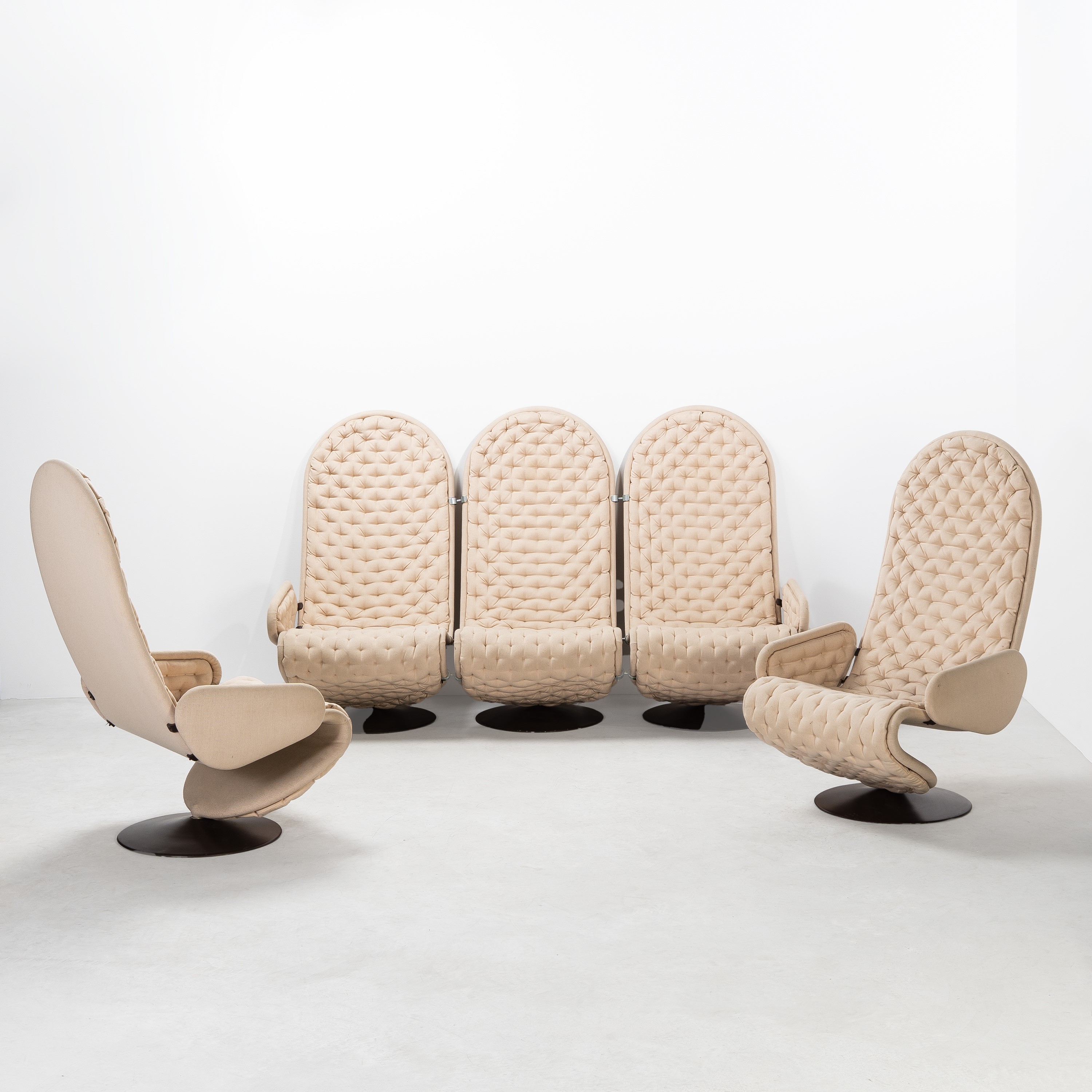 Verner Panton - Divanetto modulare e poltrone “1-2-3 Deluxe”