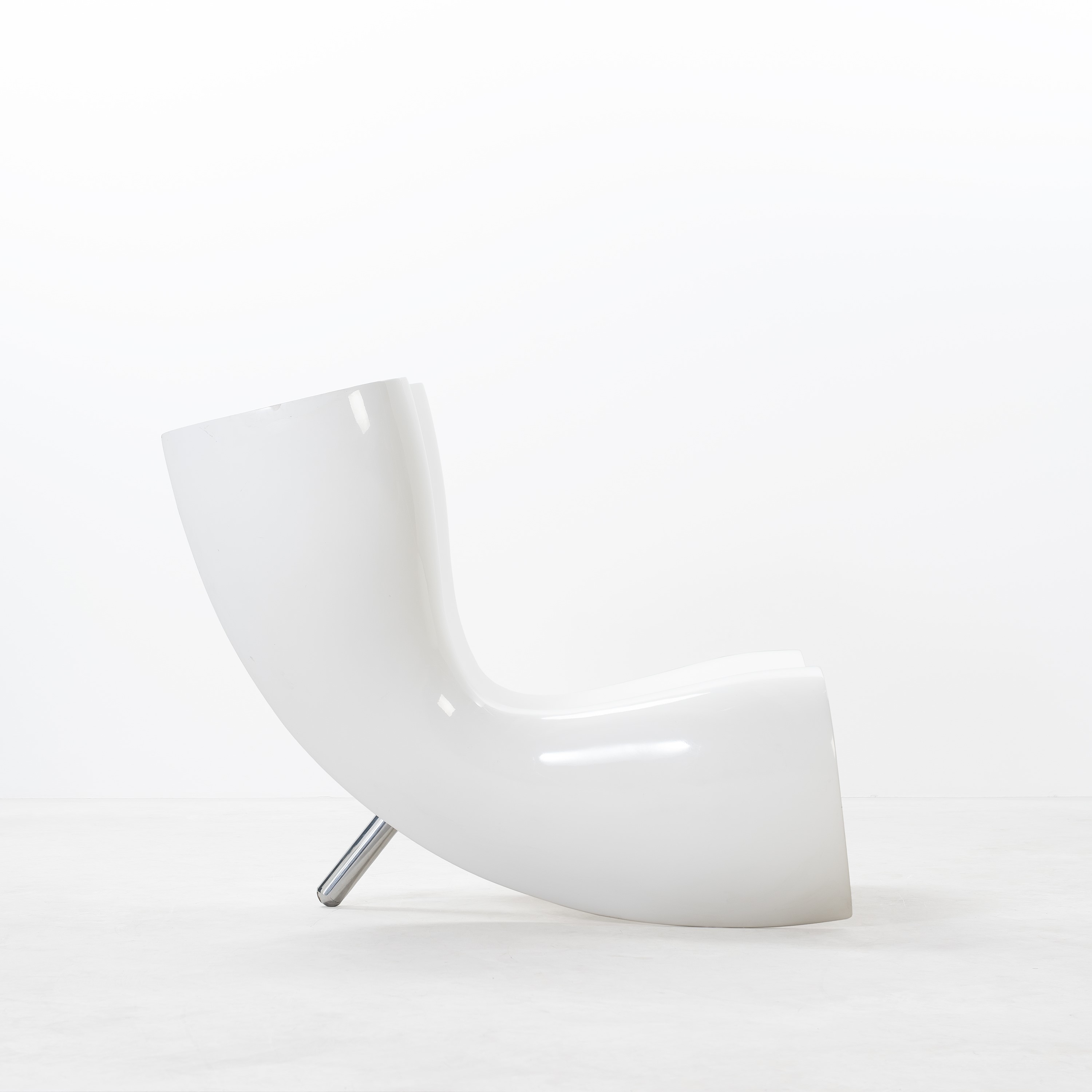 Mark Newson - Poltroncina “Felt” (1993) in vetroresina laccata e alluminio