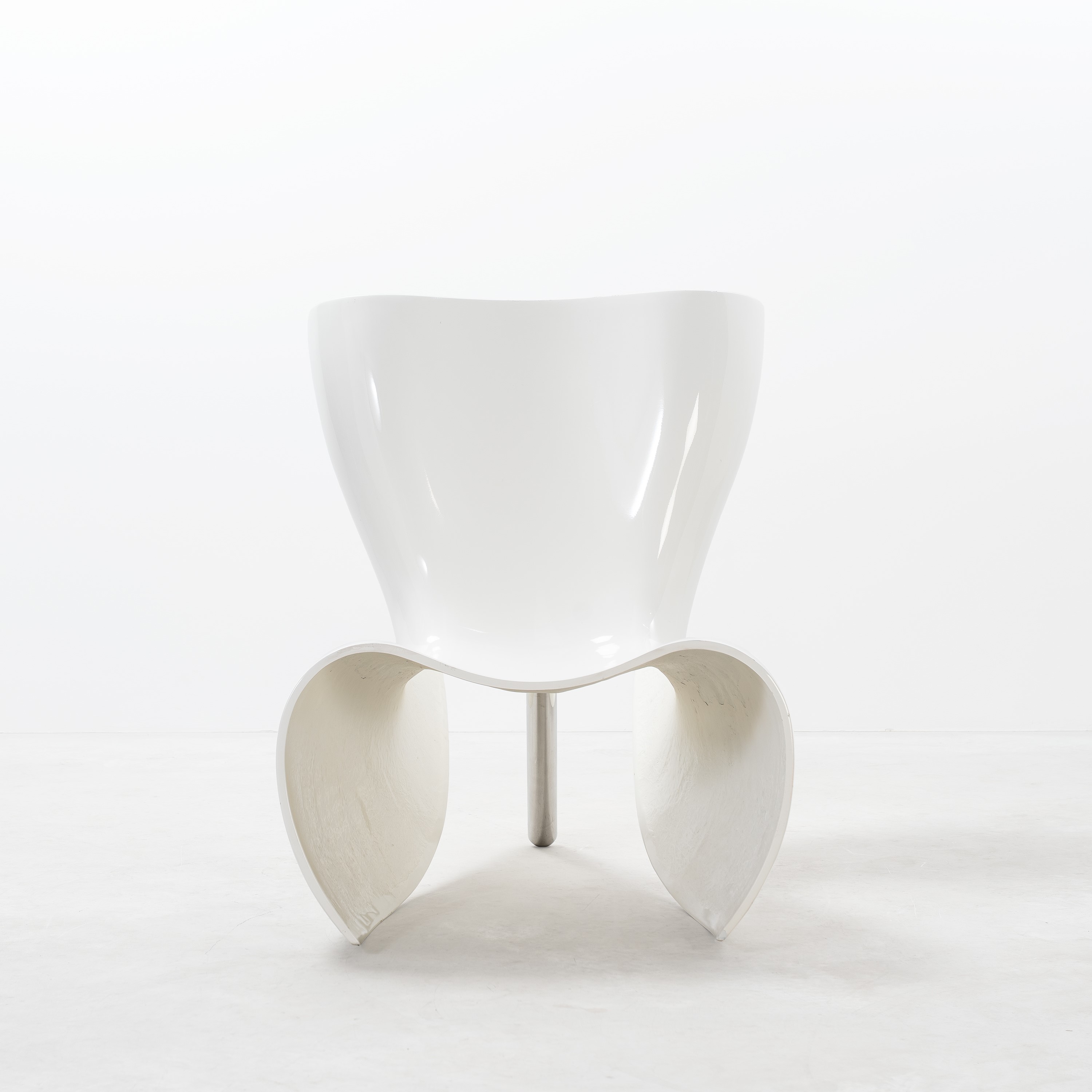 Mark Newson - Poltroncina “Felt” (1993) in vetroresina laccata e alluminio
