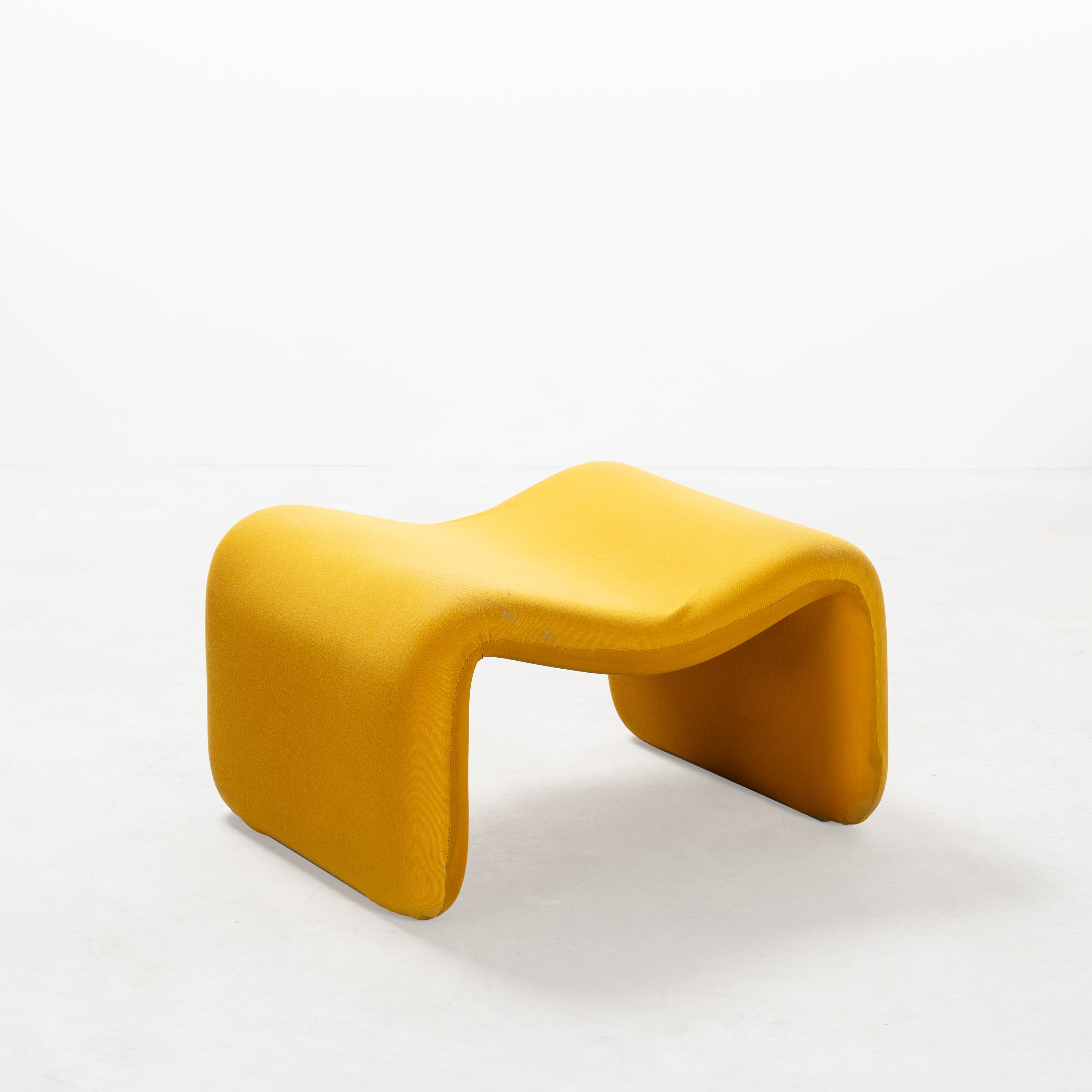 Olivier Mourgue - 'Djinn' — divanetto, coppia di poltrone e due pouf, struttura in acciaio e rive...