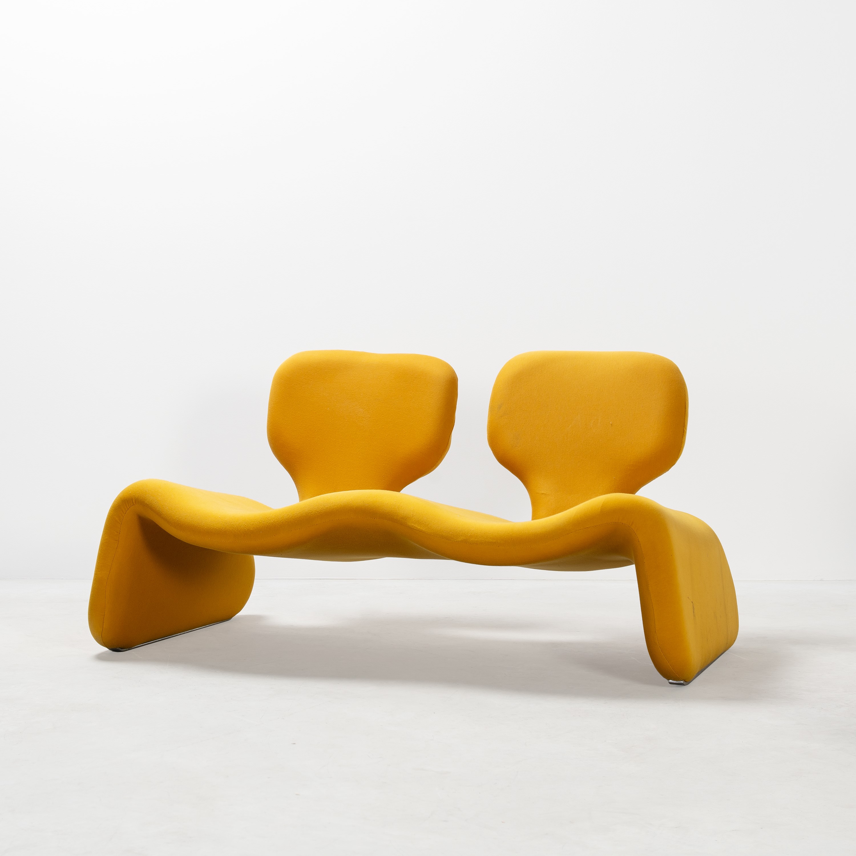 Olivier Mourgue - 'Djinn' — divanetto, coppia di poltrone e due pouf, struttura in acciaio e rive...