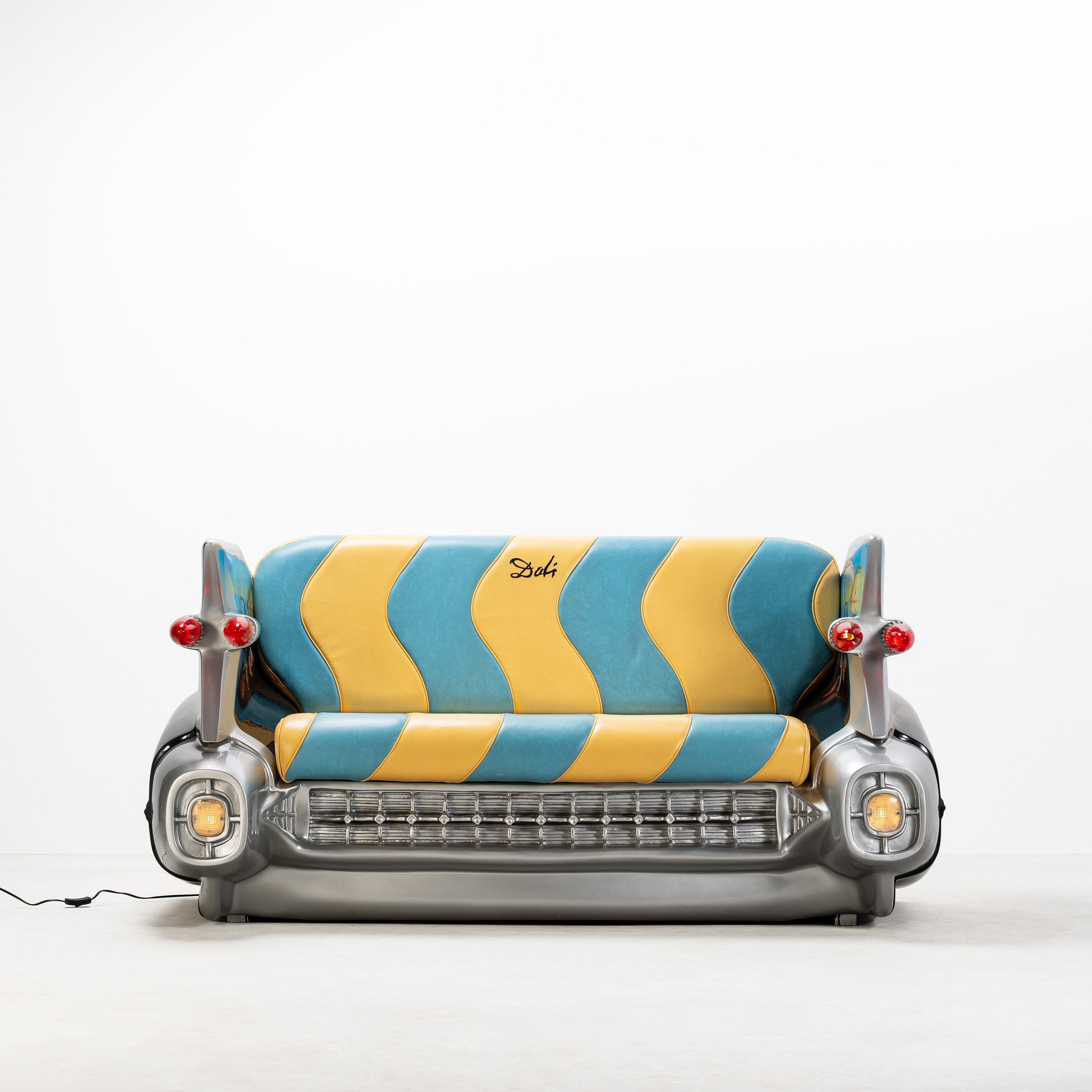 Anónimo, Divano illuminato “Cadillac ’59” in vetroresina con motivi surrealisti