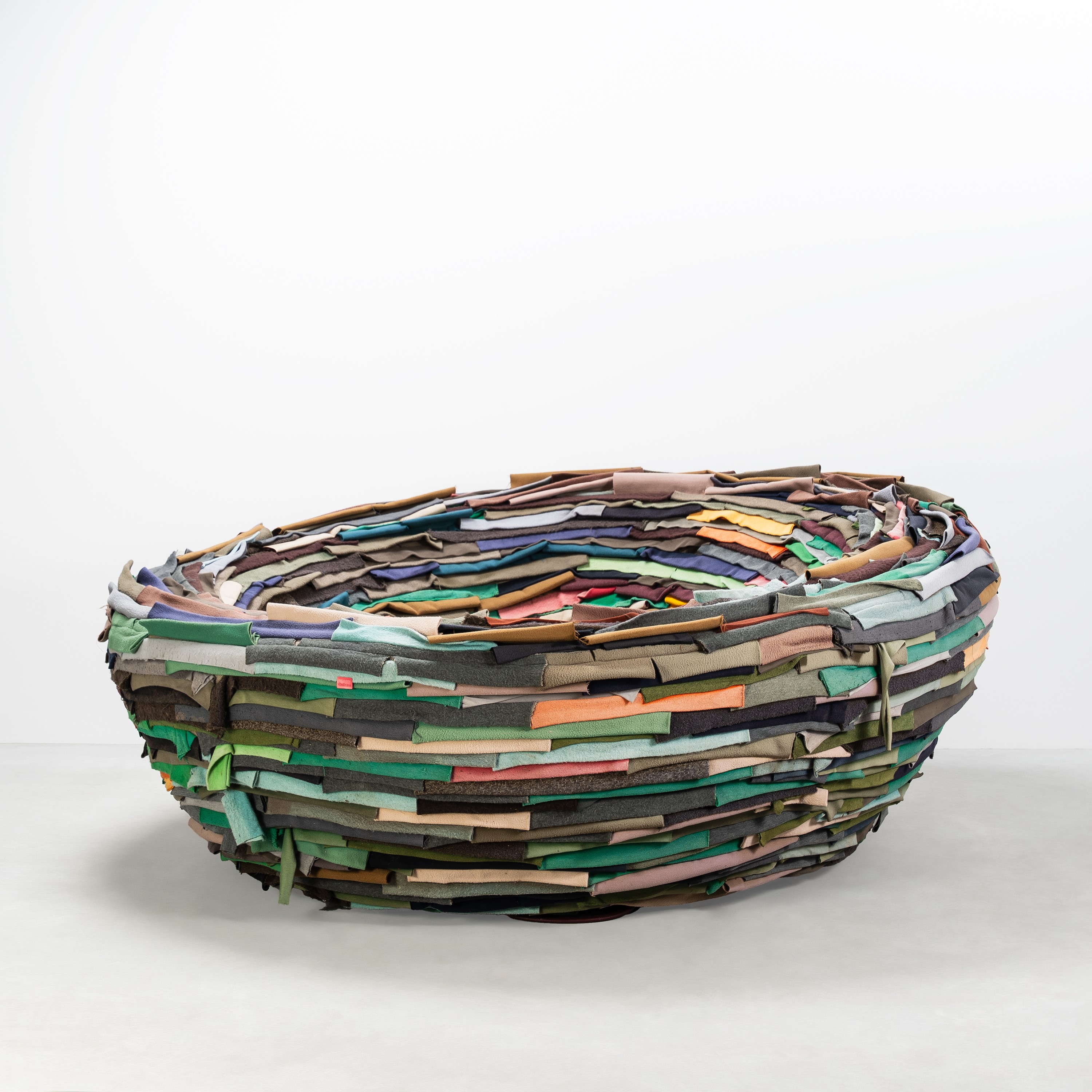 Gianni Ruffi - Divano “La Cova” (Gufram), tessuto e struttura in legno e metallo