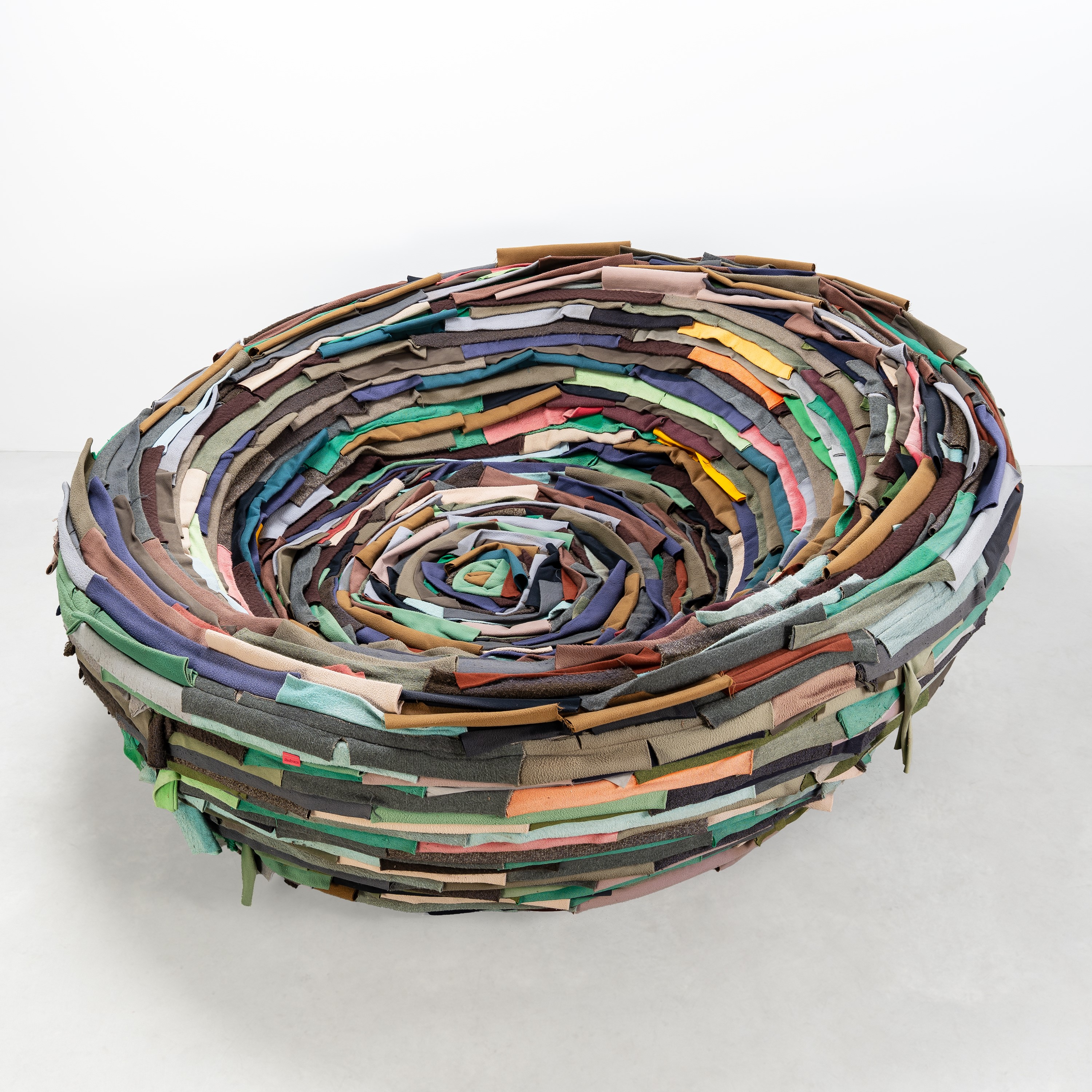 Gianni Ruffi - Divano “La Cova” (Gufram), tessuto e struttura in legno e metallo