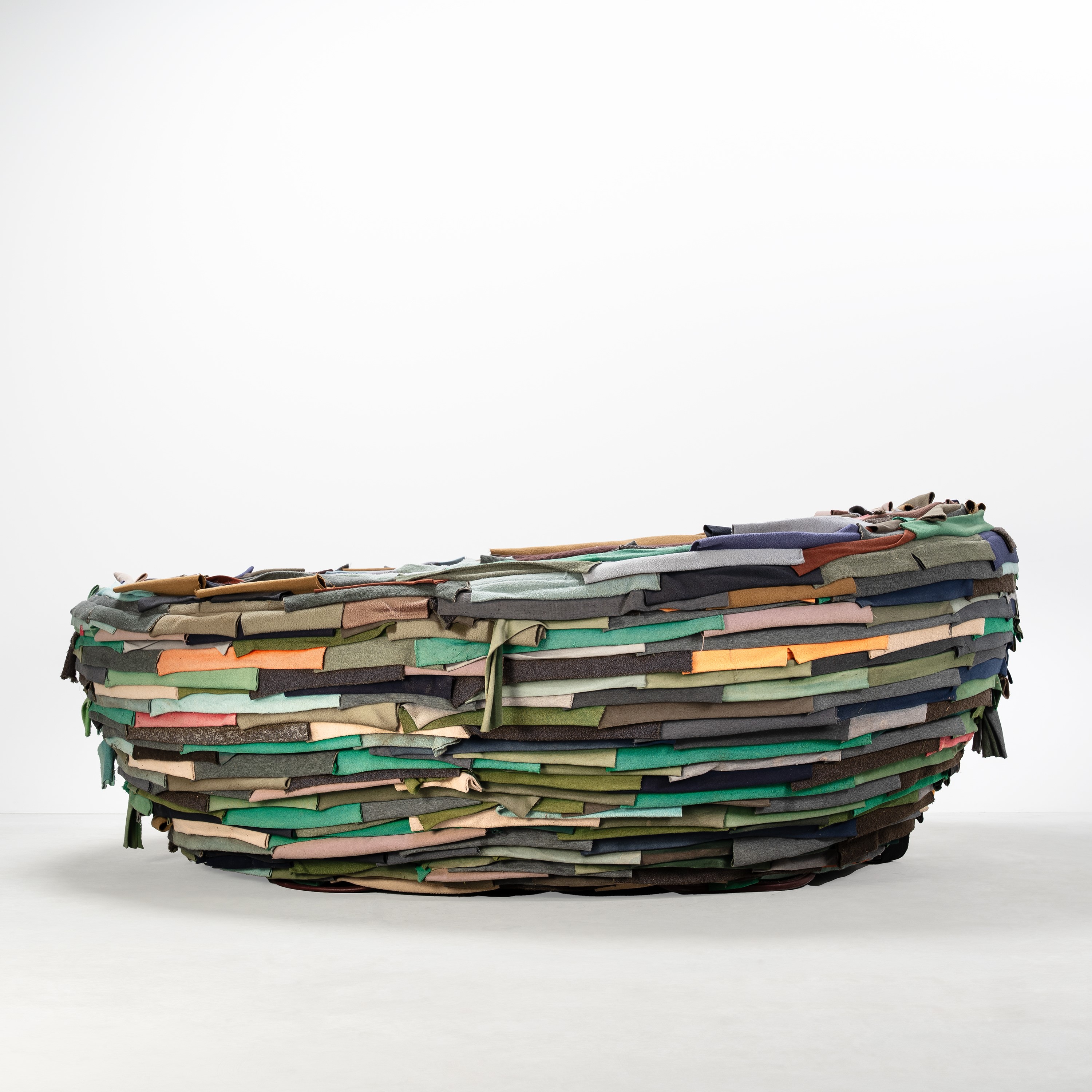 Gianni Ruffi - Divano “La Cova” (Gufram), tessuto e struttura in legno e metallo