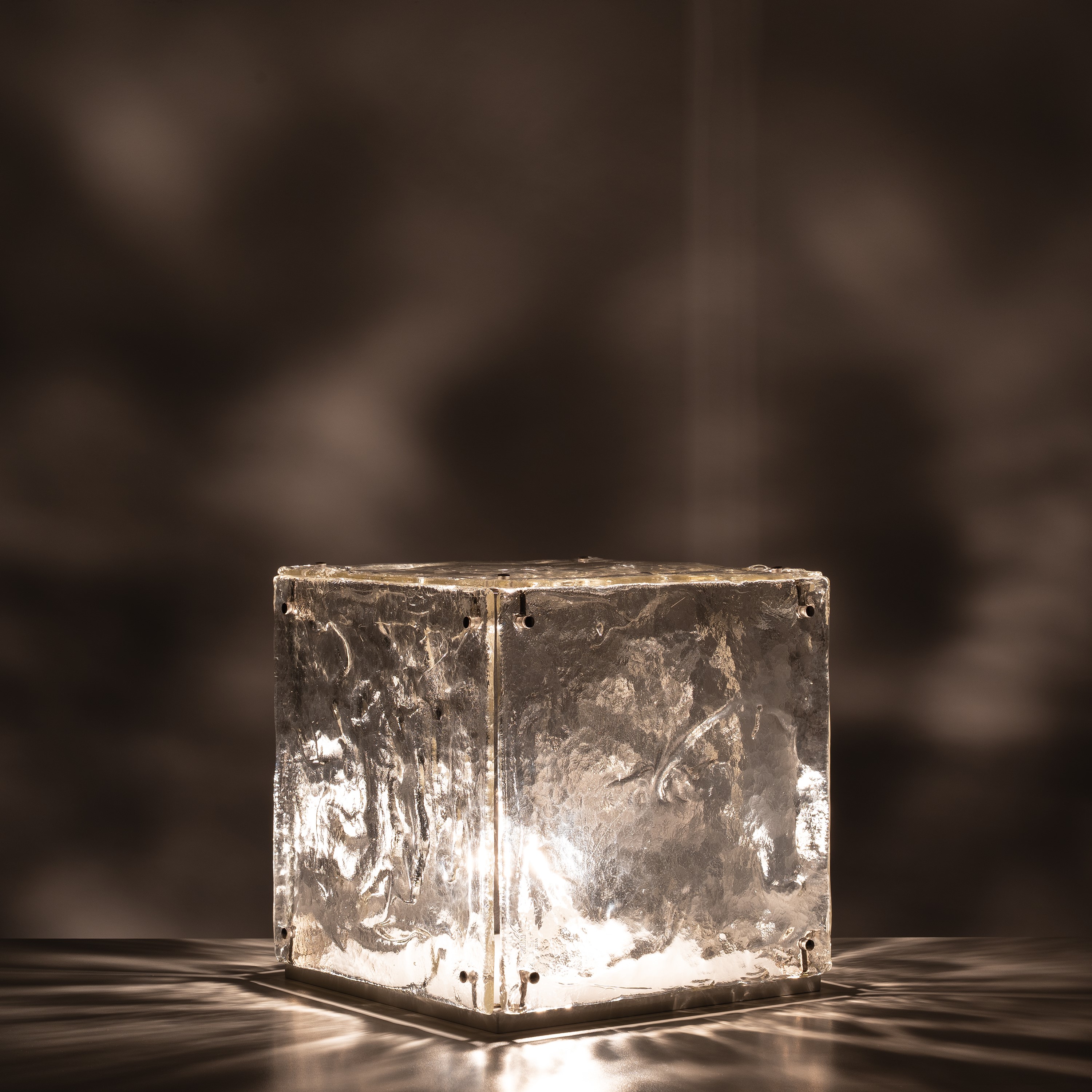 Anonimo, Lampada da tavolo in vetro e alluminio laccato