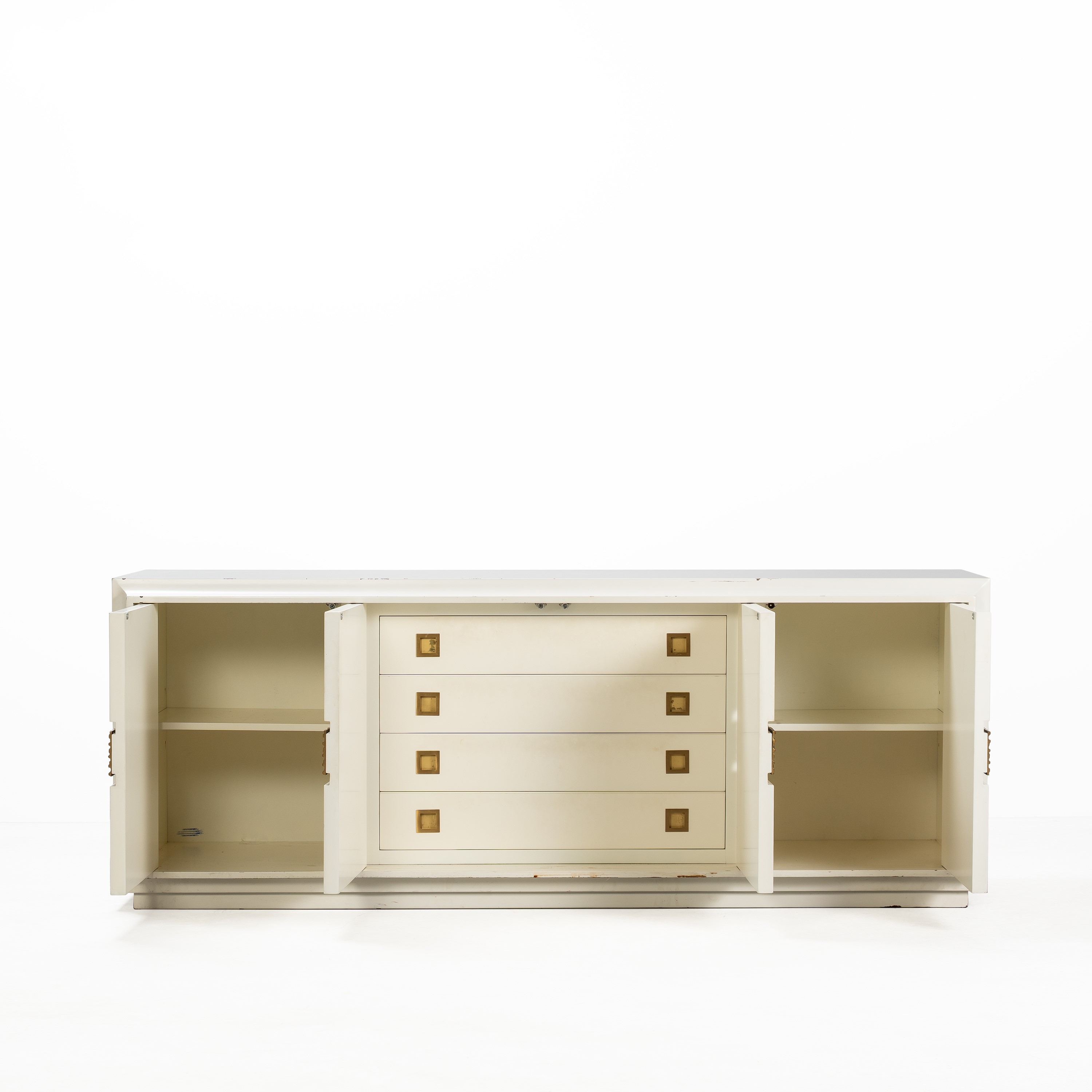 Luciano Frigerio - Credenza "Unicum" in legno laccato con elementi in bronzo e ottone