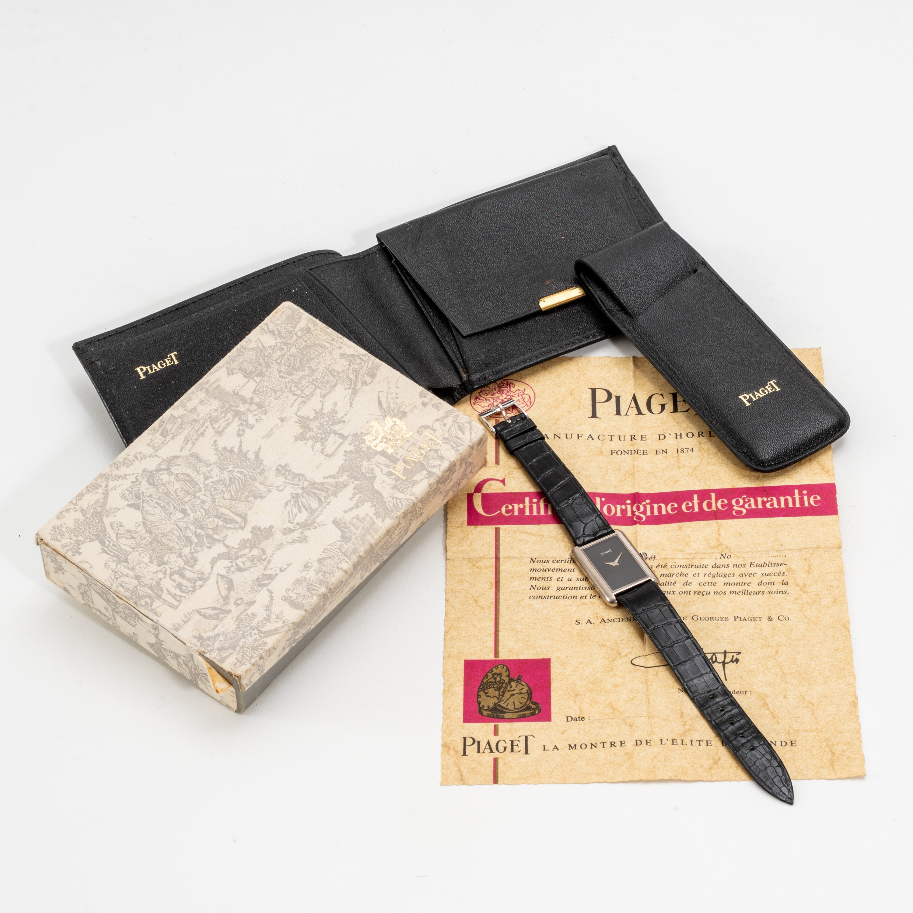 Piaget - Tank 9228, orologio solo tempo a carica manuale in oro bianco 18 kt con quadrante nero