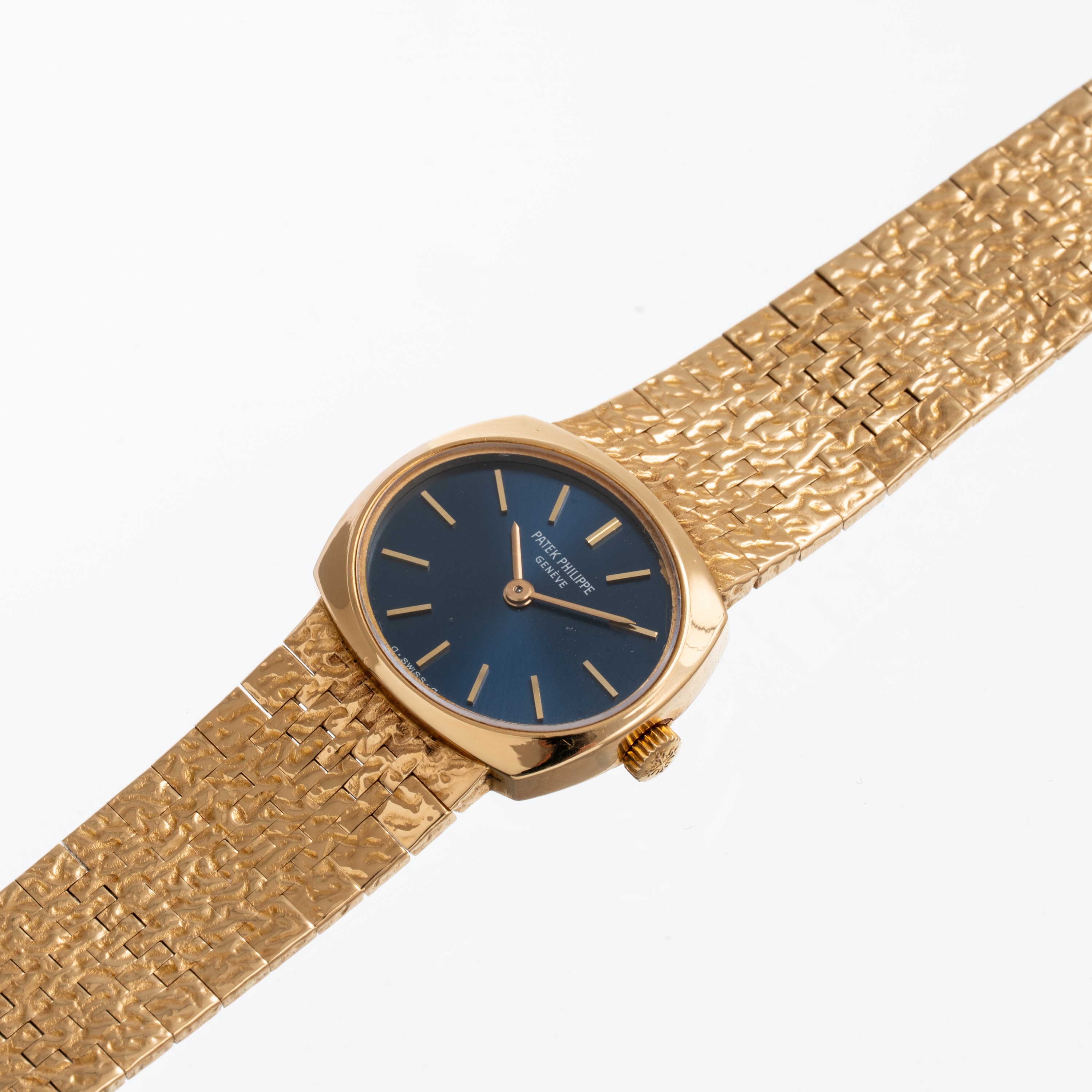 Patek Philippe - Ellipse 4104 1, orologio solo tempo a carica manuale in oro giallo 18 kt con qua...